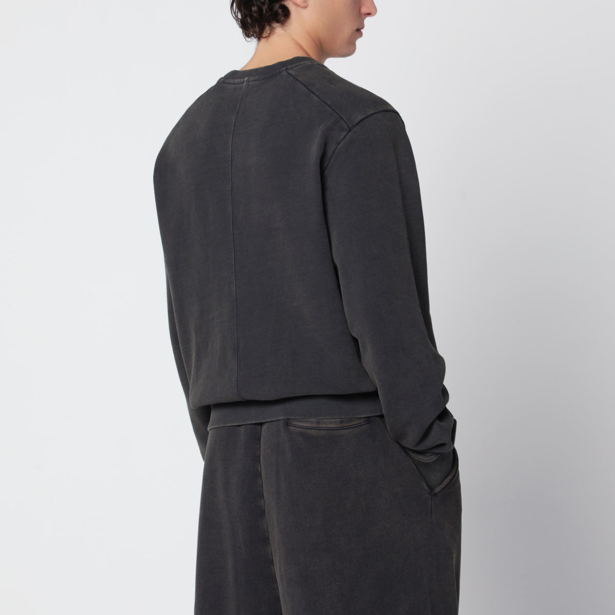 Pod crew-neck sweatshirt in washed black