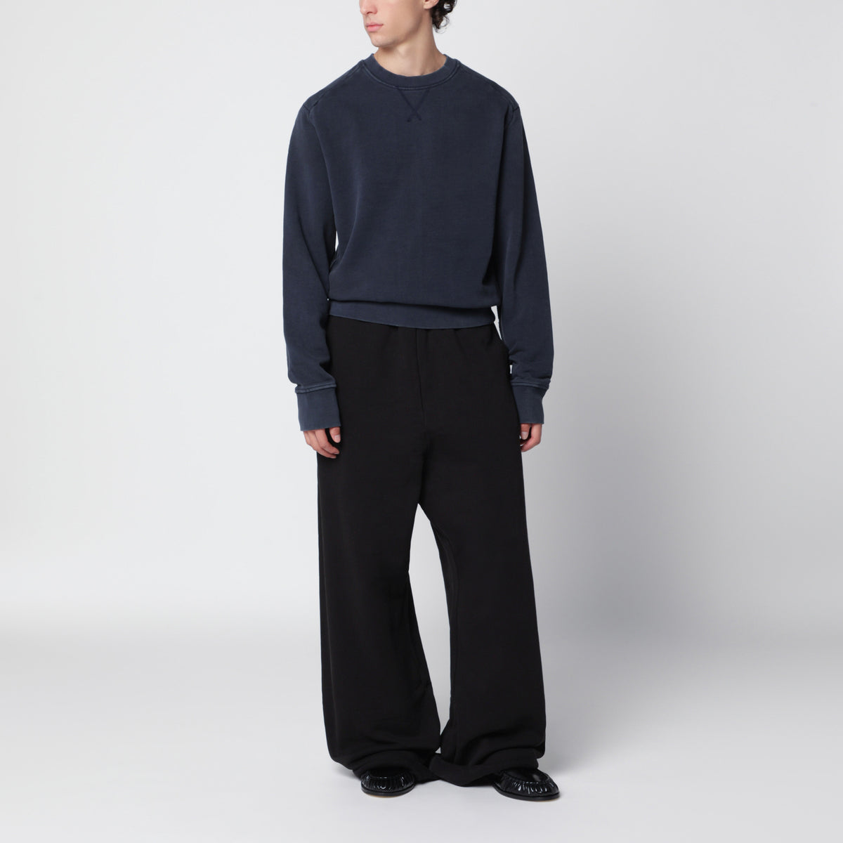 Pod crew-neck sweatshirt in washed navy blue