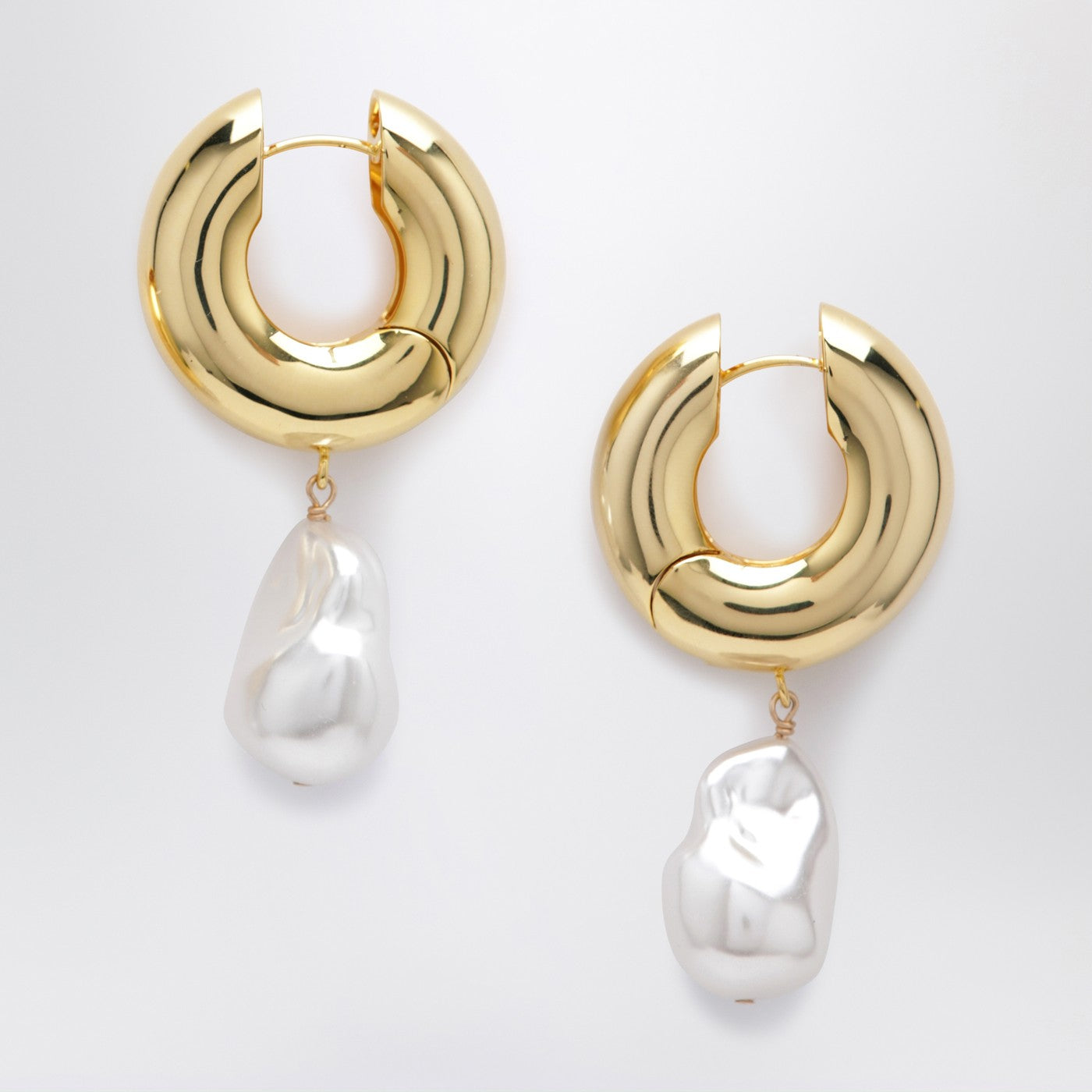 Pearl gold earrings