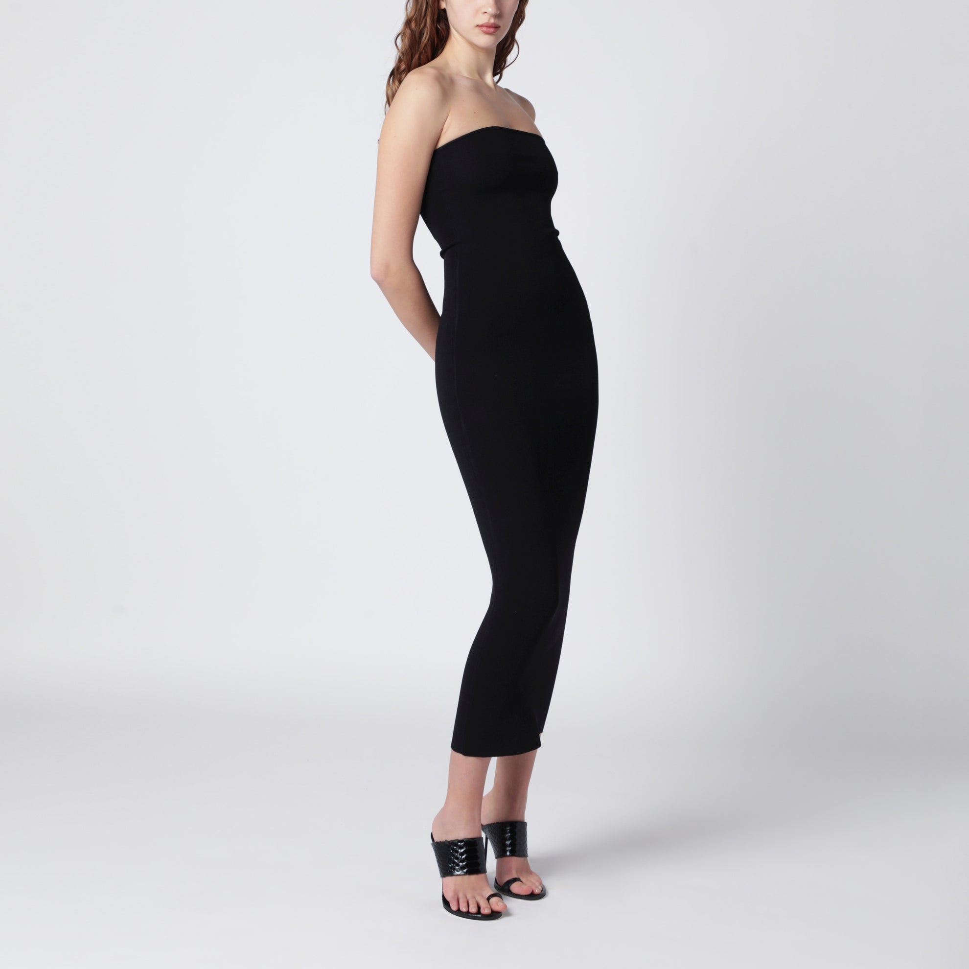 Schwarzes trägerloses Midi-Kleid