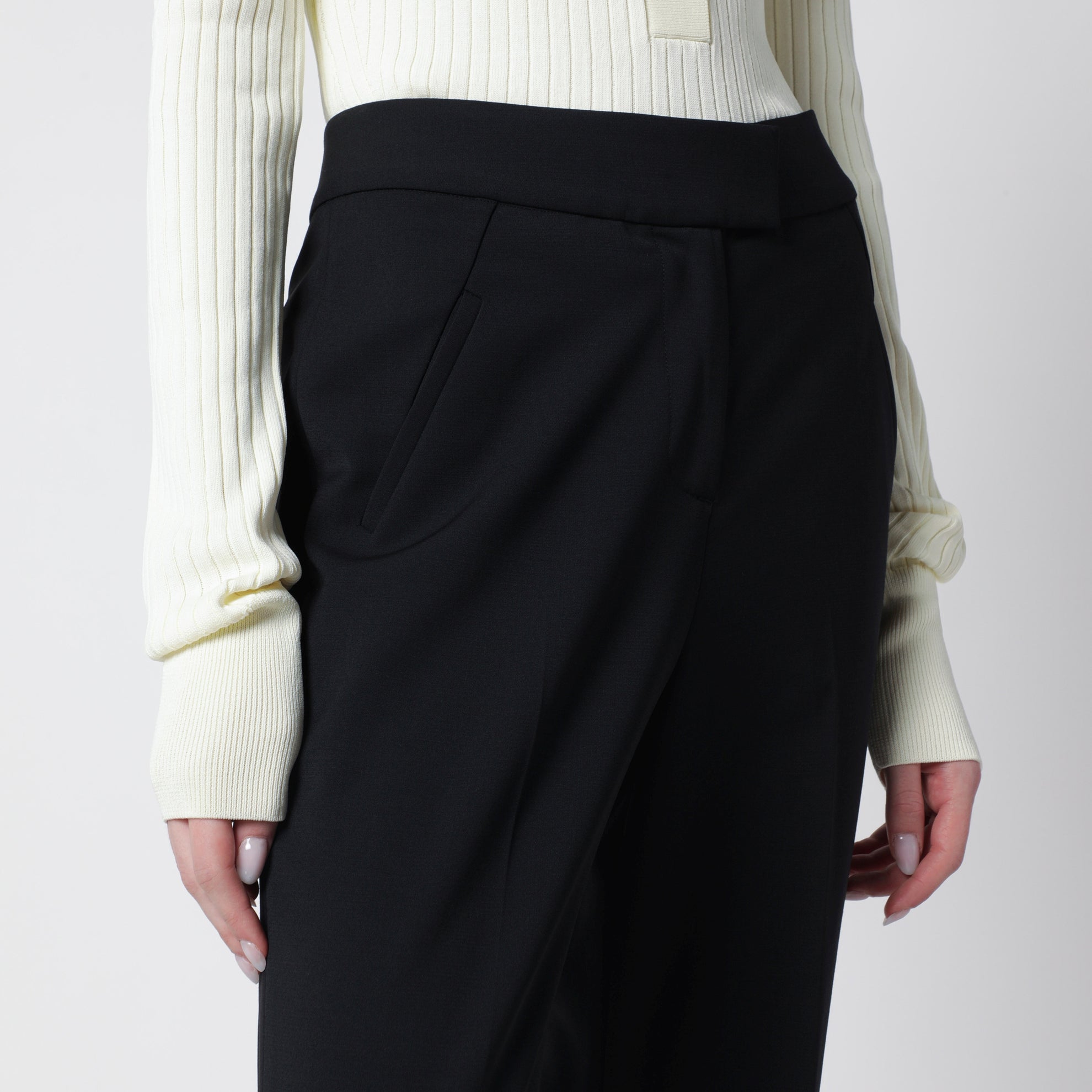 Pantalon cropped évasé en mélange de laine noir