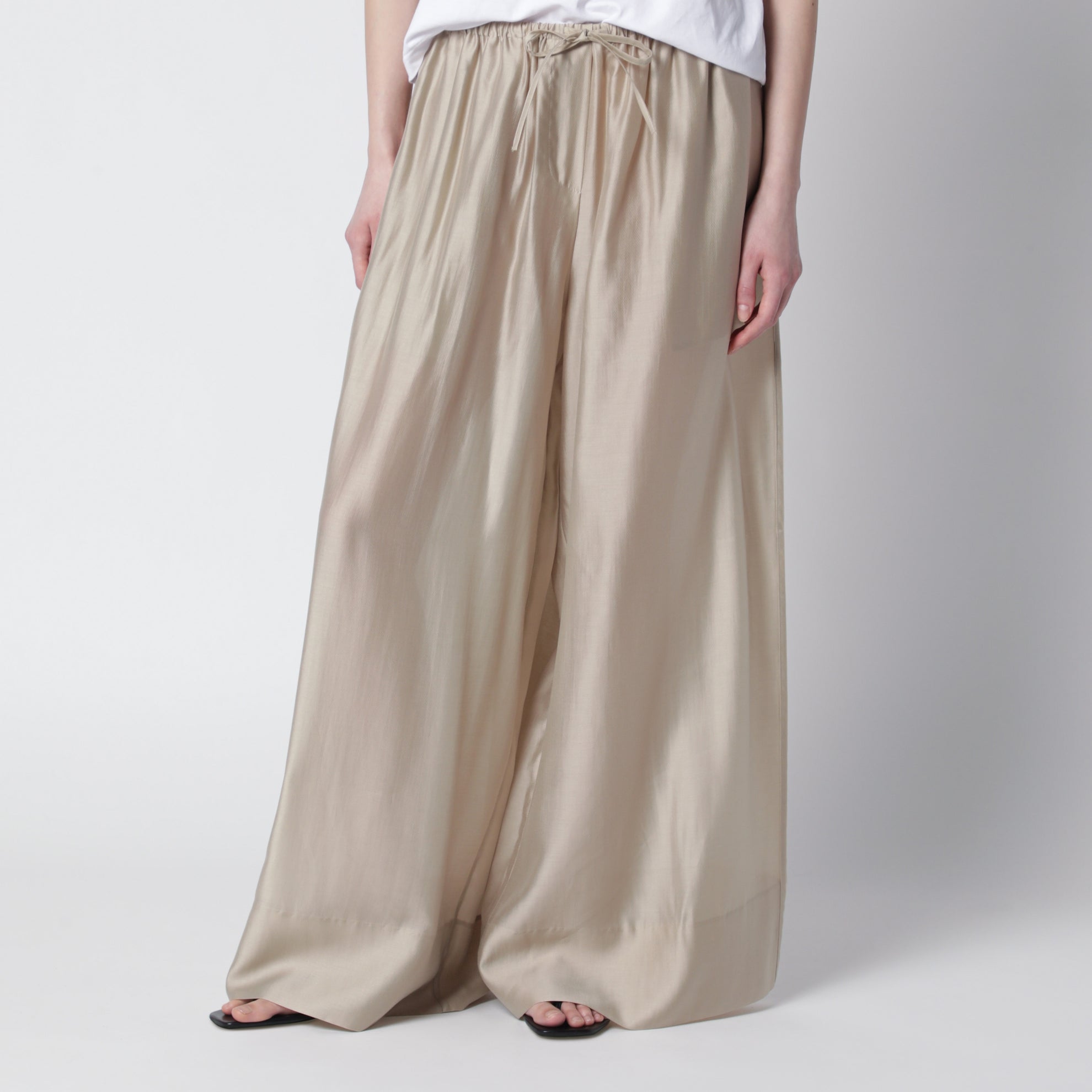 Vento-Hose mit weitem Bein in Champagnerfarbe