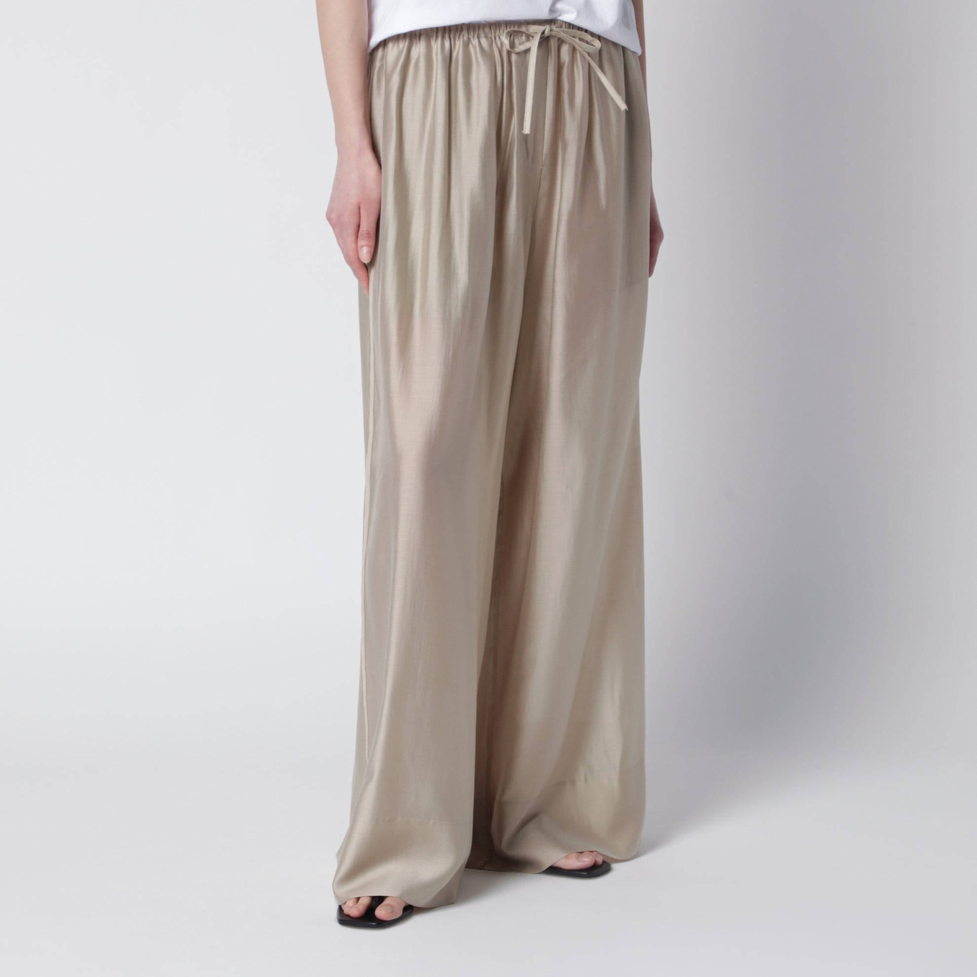 Vento-Hose mit weitem Bein in Champagnerfarbe