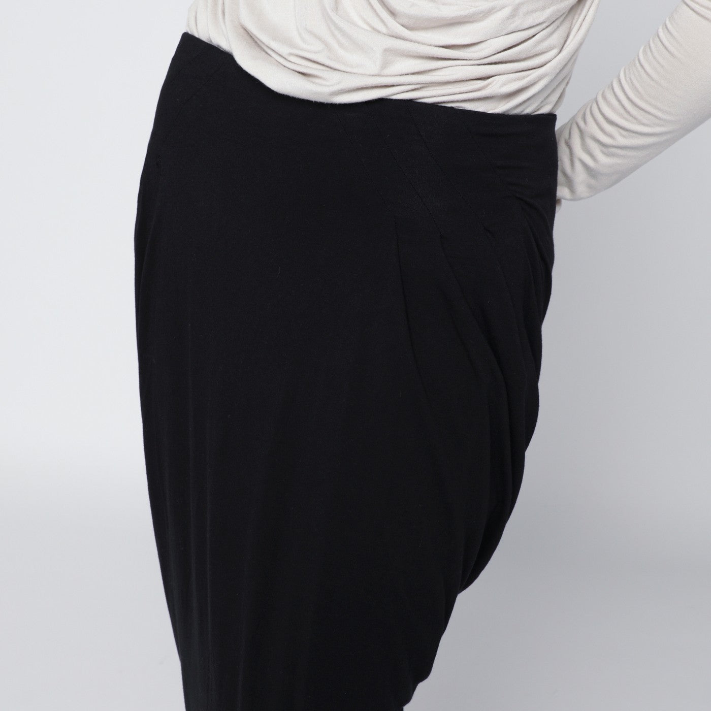 Jupe longue noire drapée