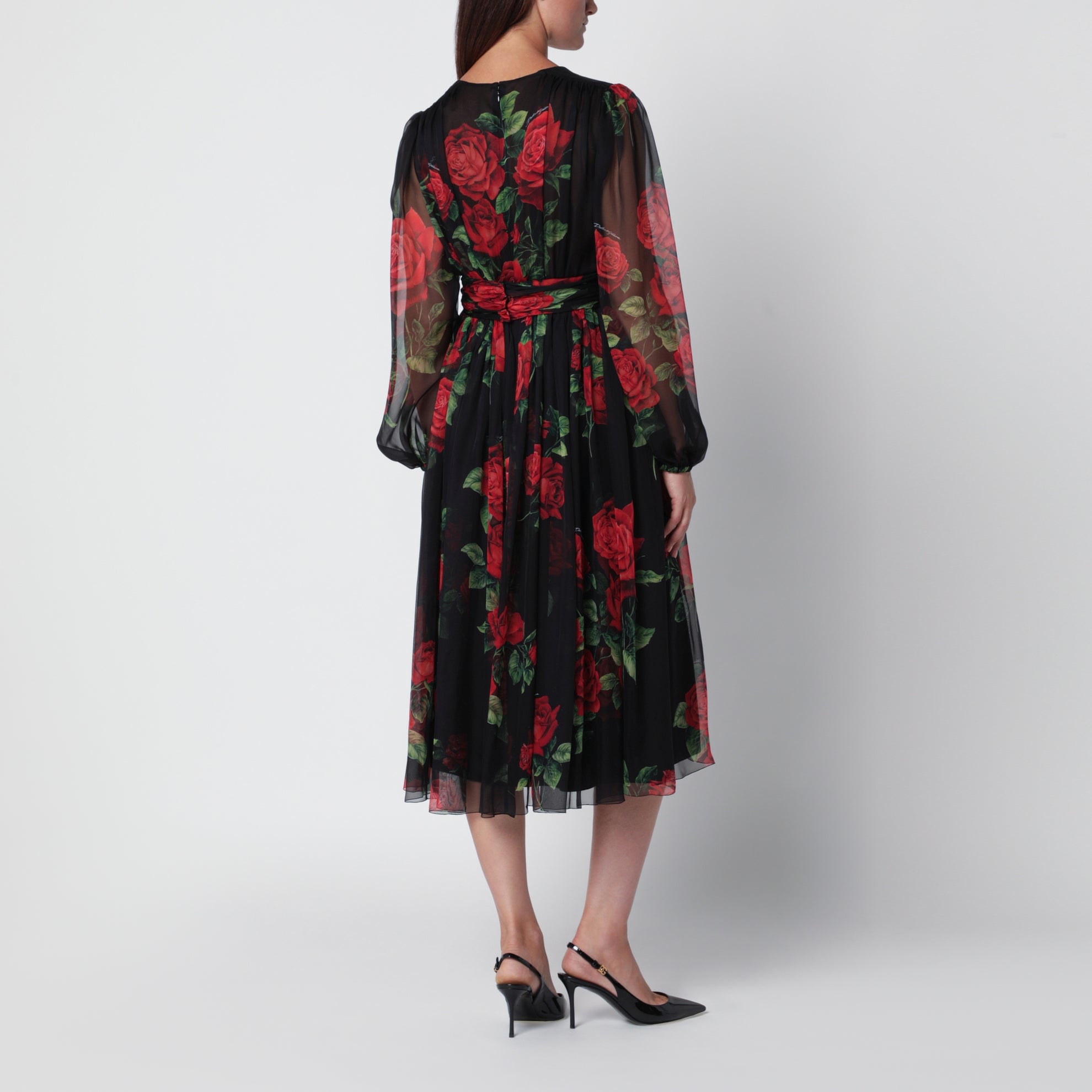 Schwarzes Kleid aus Seidenchiffon mit Rosenprint