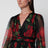 Schwarzes Kleid aus Seidenchiffon mit Rosenprint