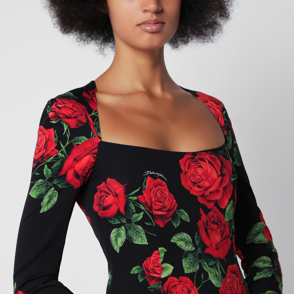 Robe midi à imprimé roses en charmeuse de soie