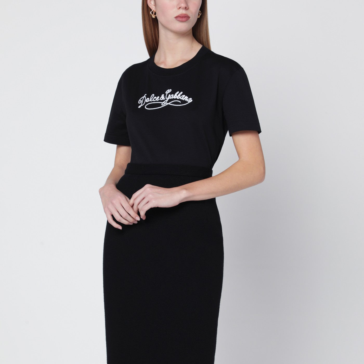 T-shirt nera in jersey con ricamo