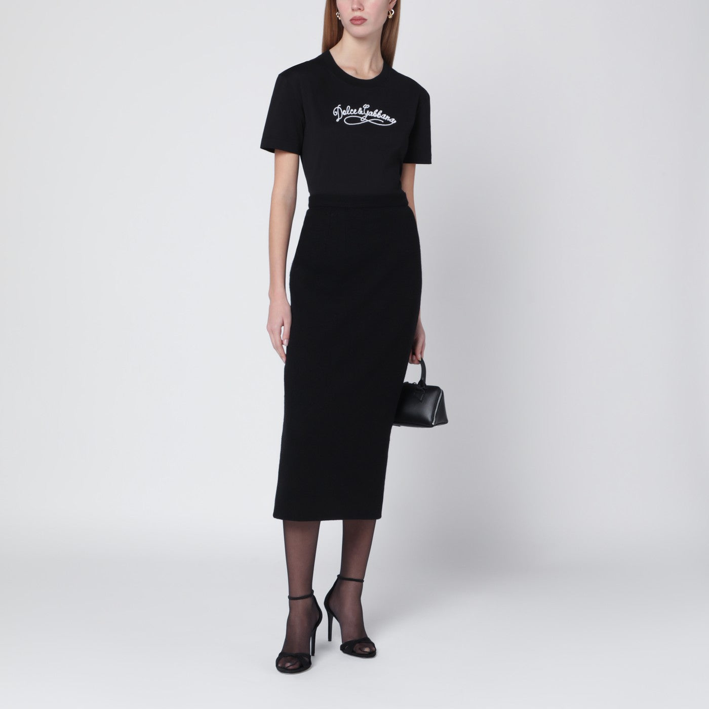 T-shirt nera in jersey con ricamo