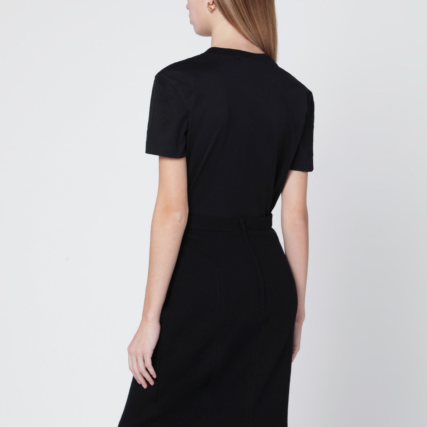 T-shirt nera in jersey con ricamo