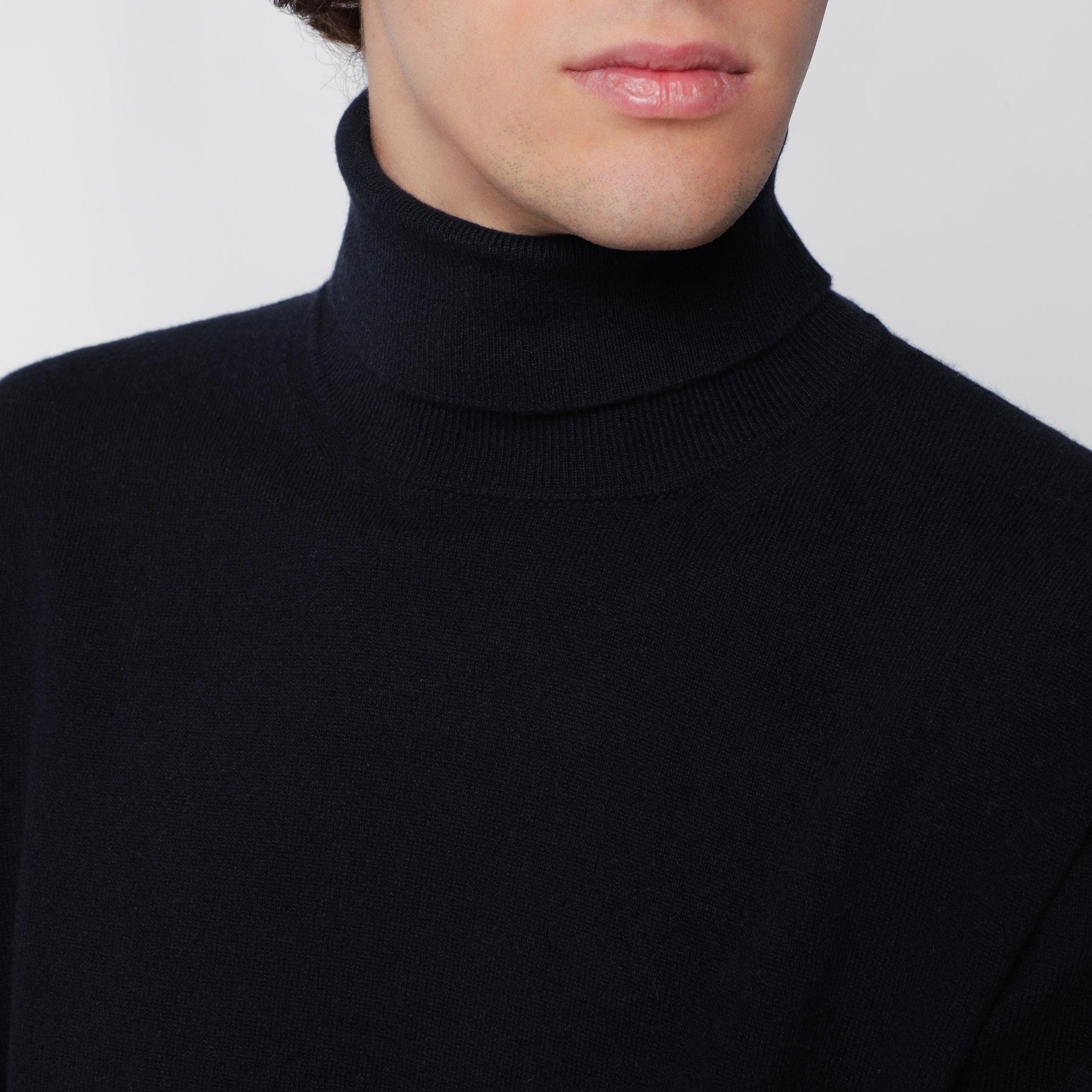 Klassischer Rollkragenpullover navyblau aus Baby-Kaschmir
