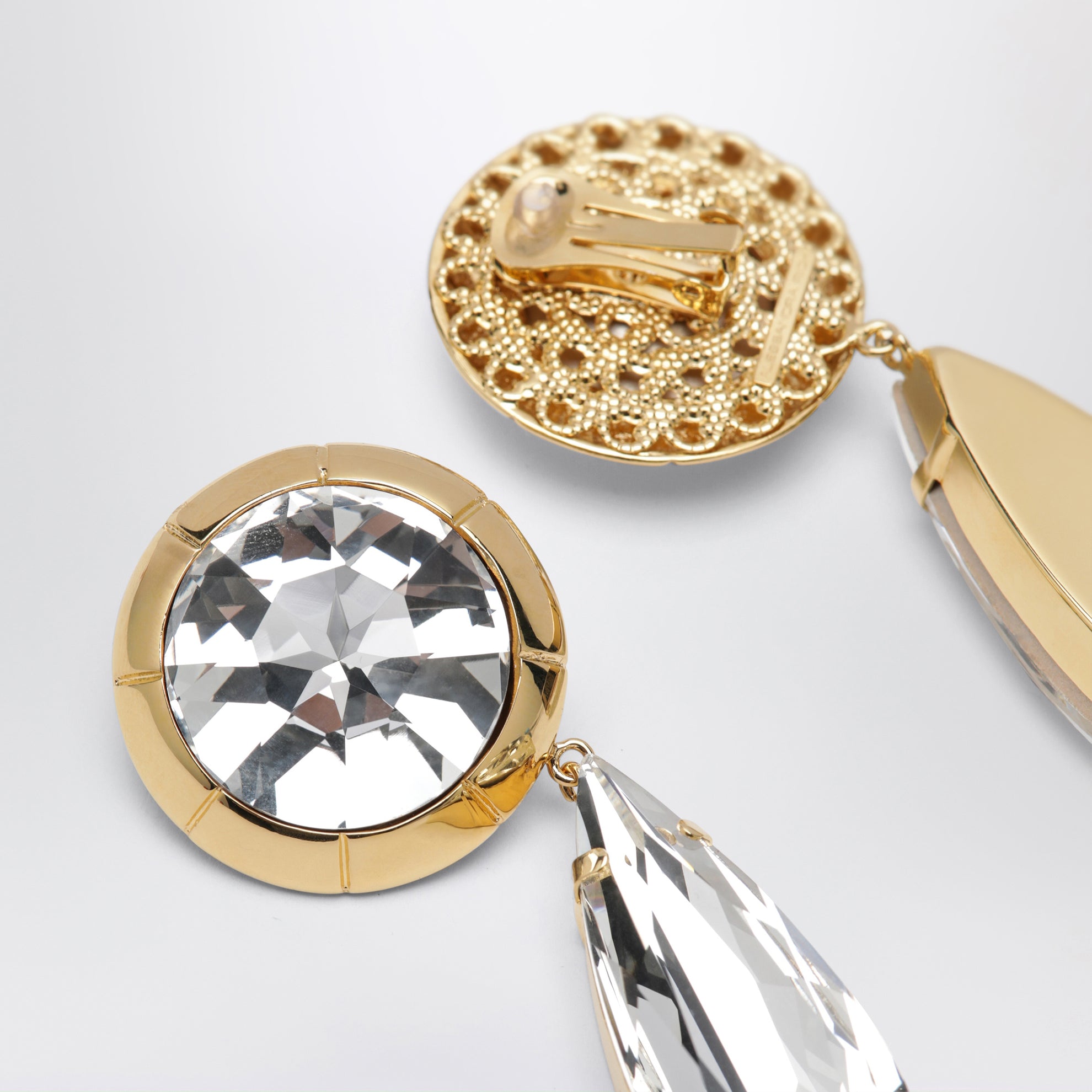 Orecchini a clip rotondi in metallo oro con cristallo pendente