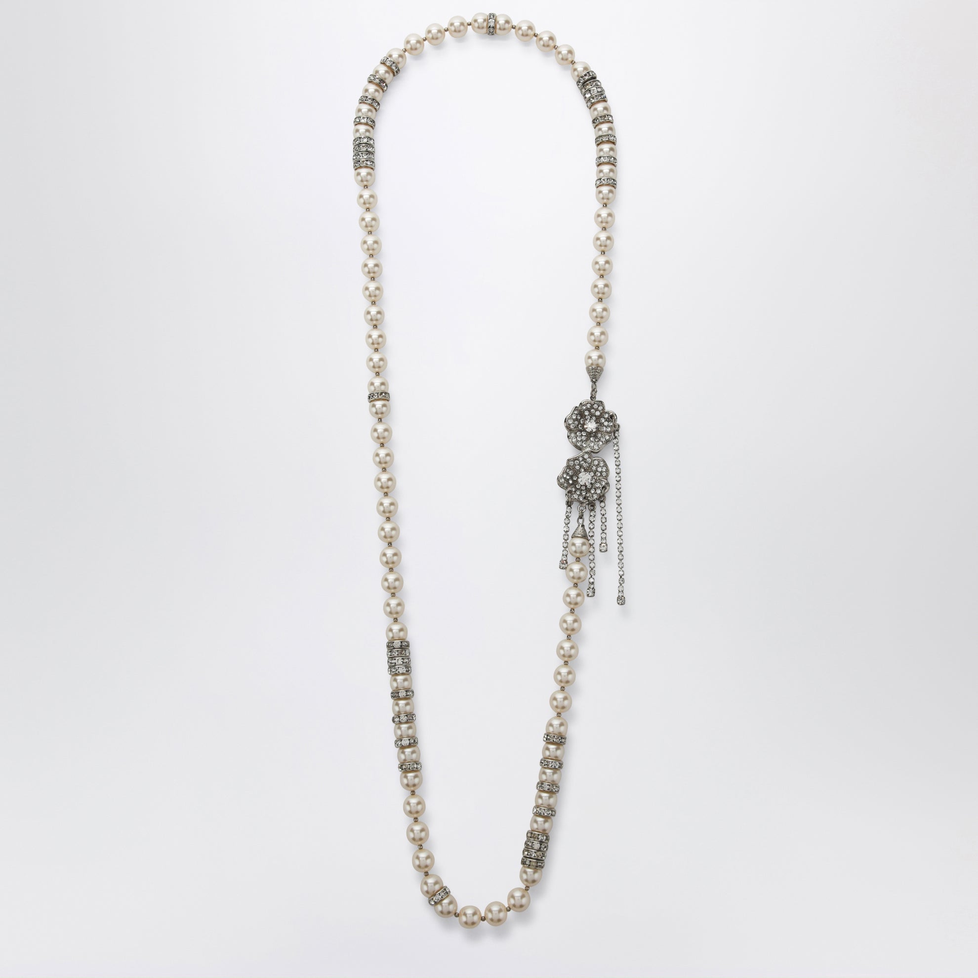 Collier de perles avec fermoir fleur en cristal argenté