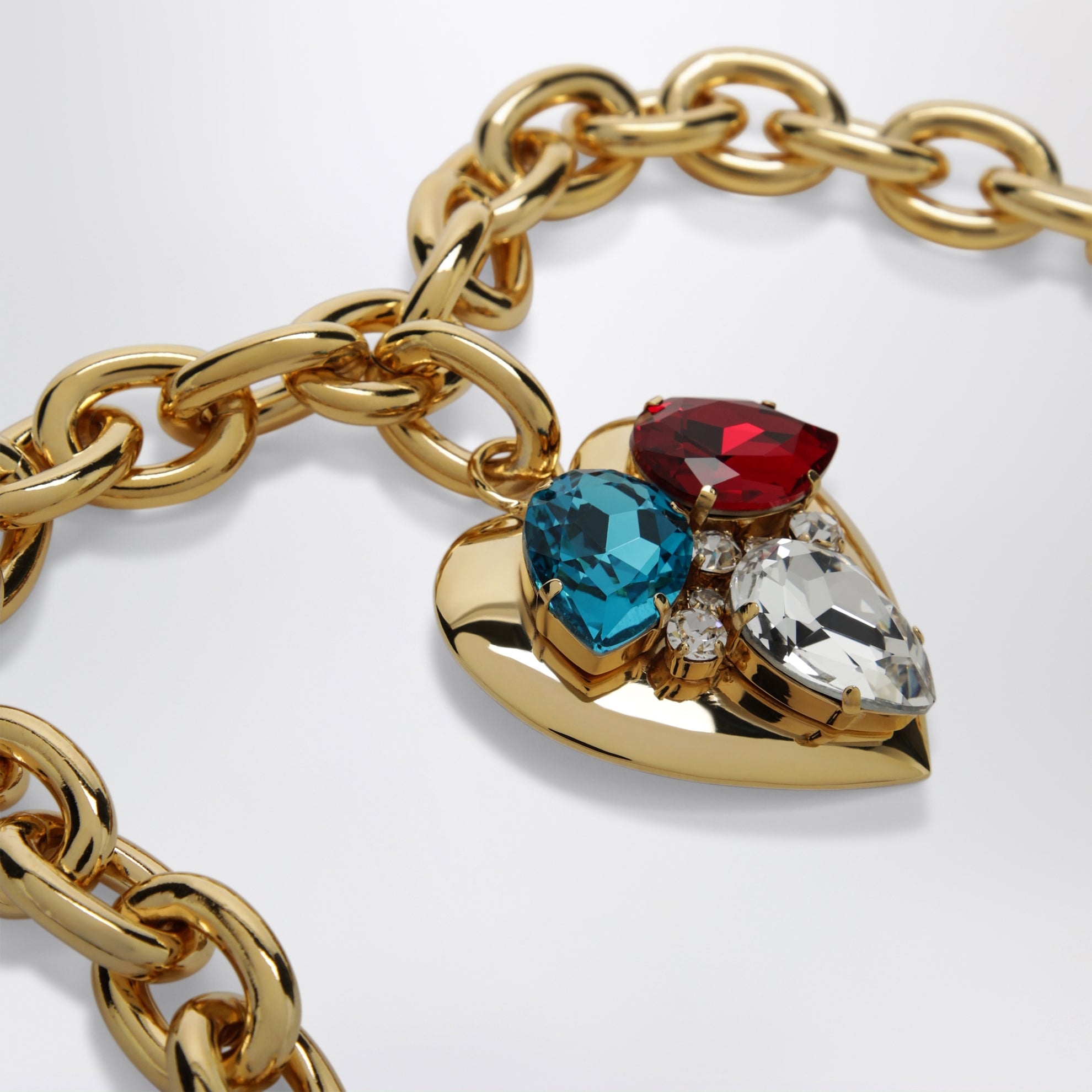 Collier chaîne doré avec pendentif cœur