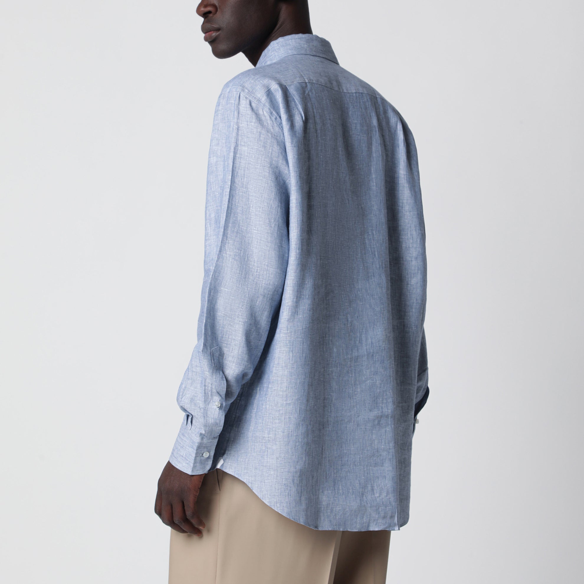 Chemise en lin bleu clair