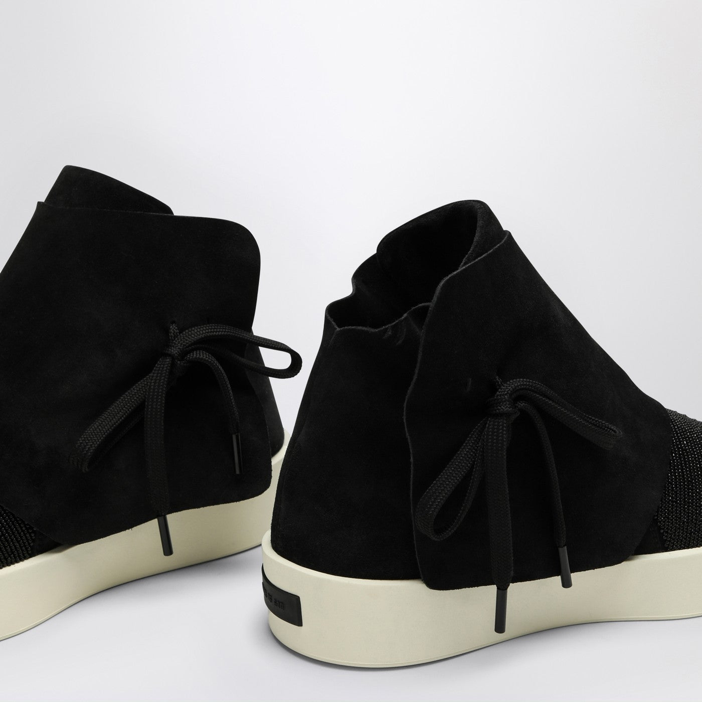 Moc Hi black sneaker