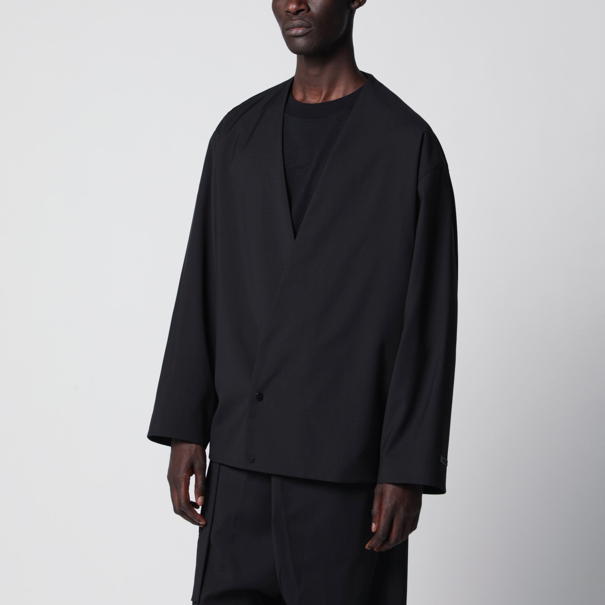 Schwarze Wolljacke mit Schalkragen