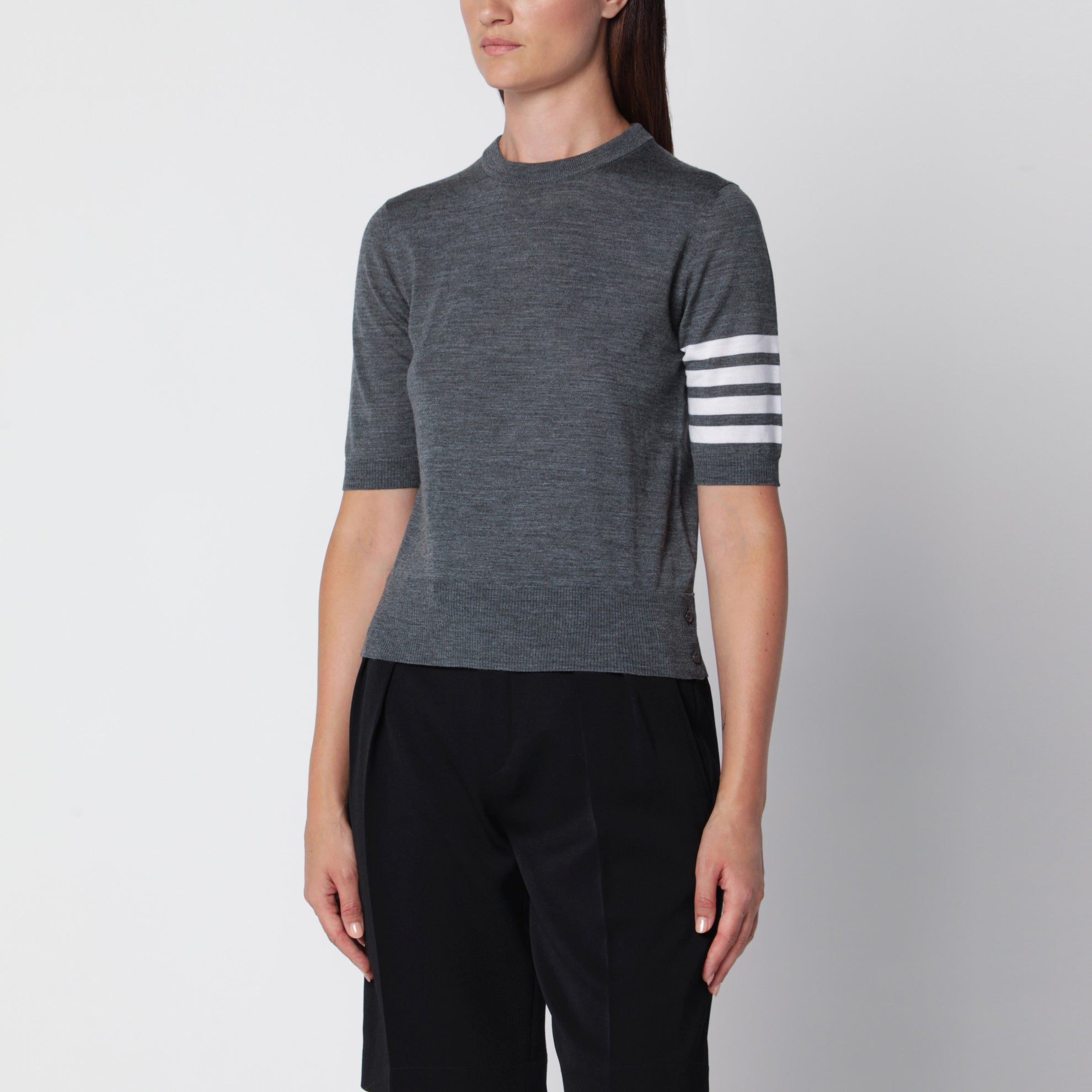 Grauer Pullover aus reiner Schurwolle