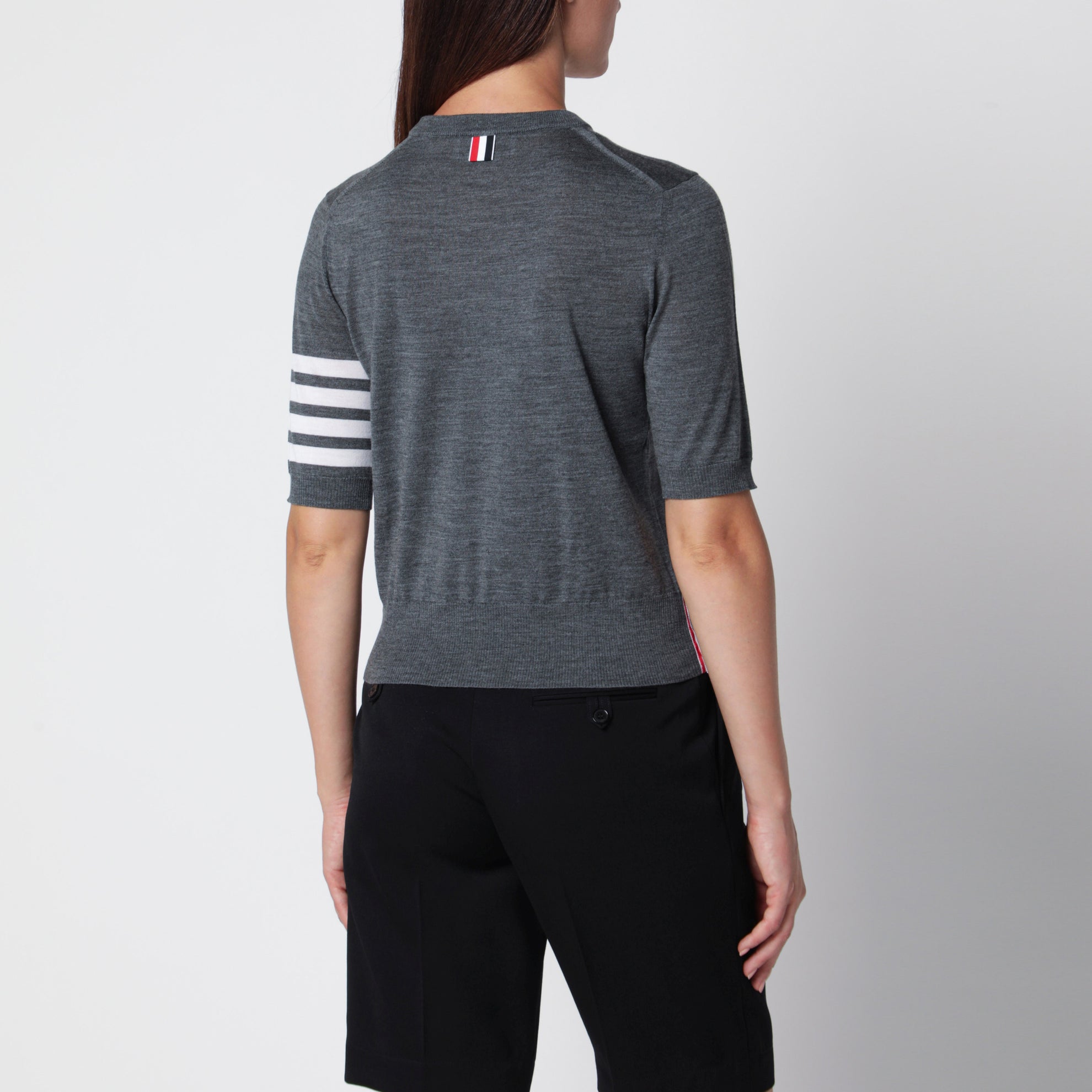 Grauer Pullover aus reiner Schurwolle