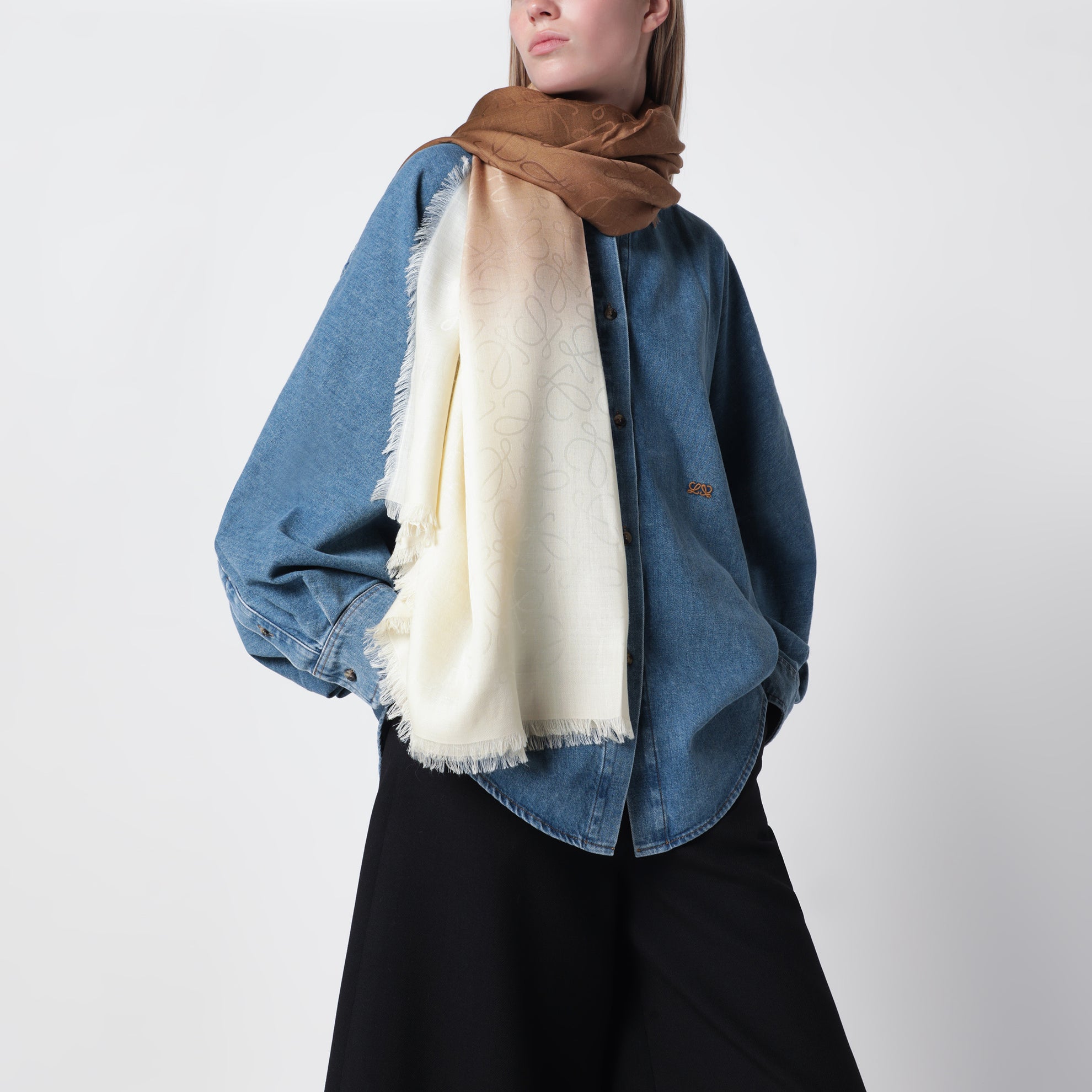 Sciarpa jacquard in lana e seta beige sfumata