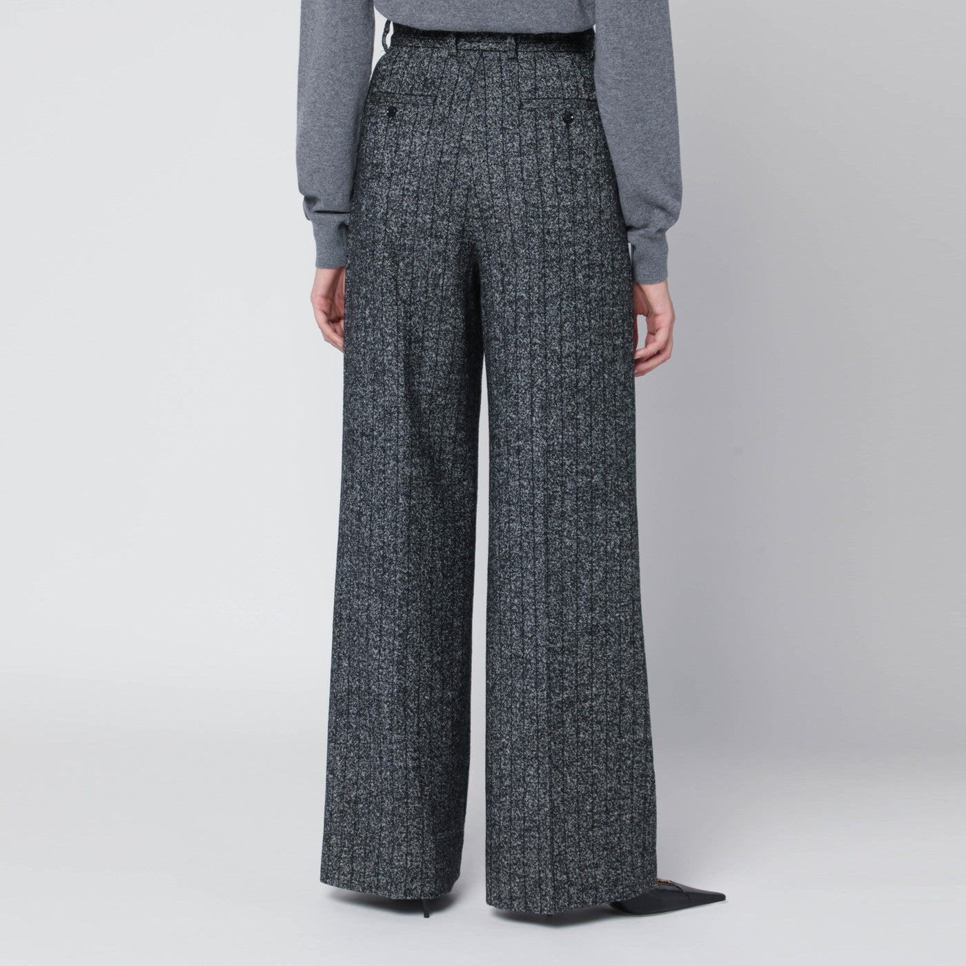 Pantalon large gris foncé à rayures