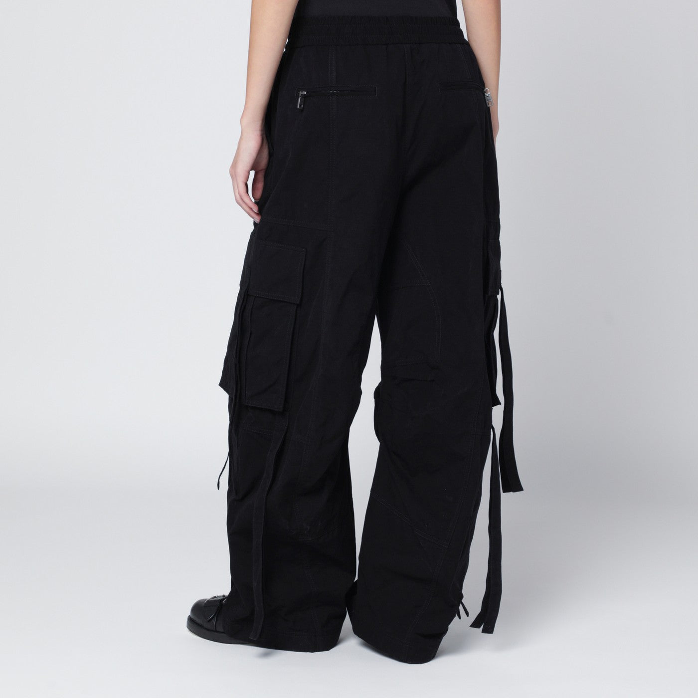 Schwarze Cargo-Hose aus gewachstem Faille