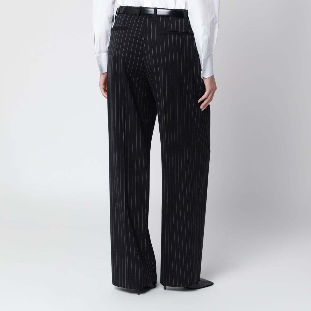 Pantalon noir ceinturé à motif rayures tennis