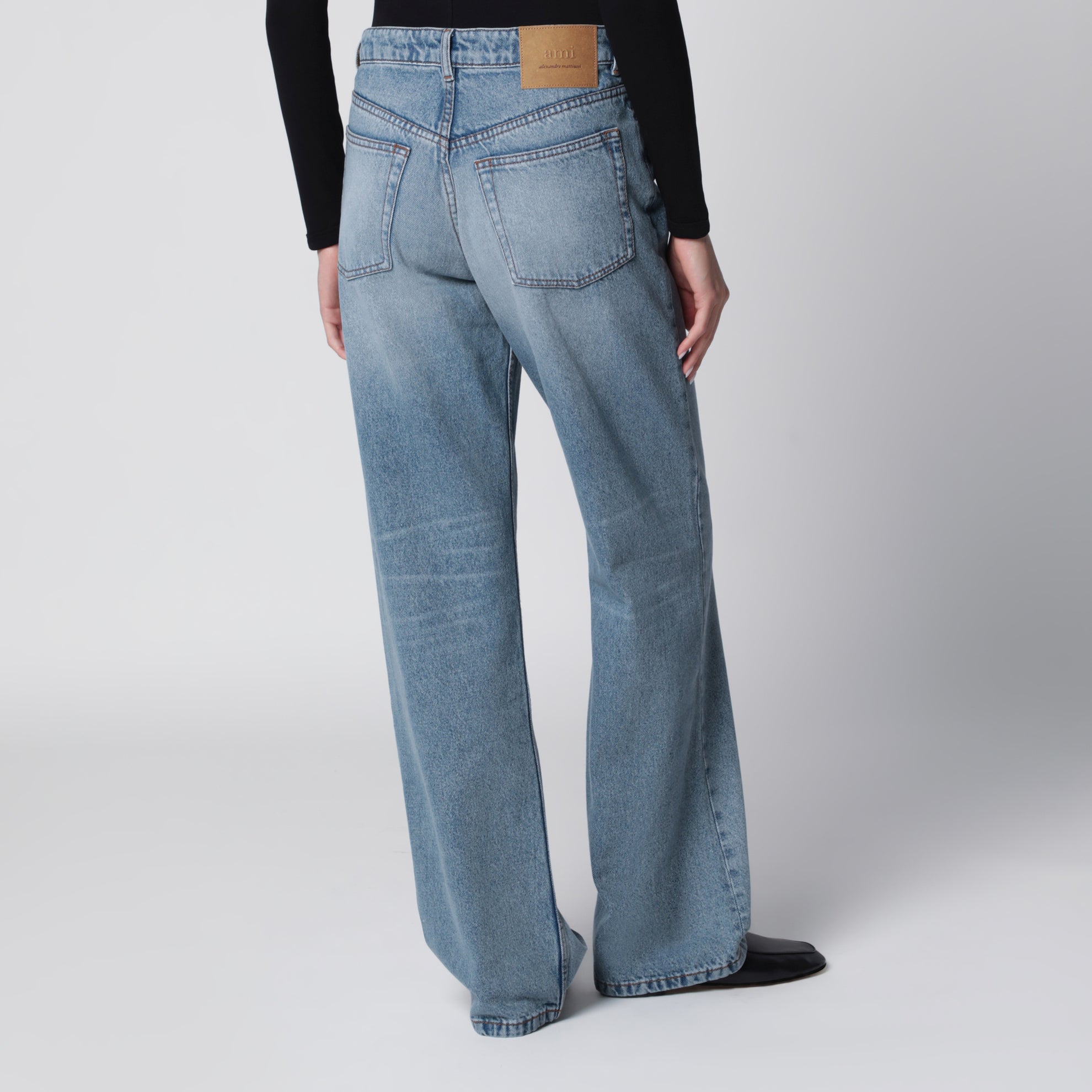 Wide-leg jeans in washed indigo denim