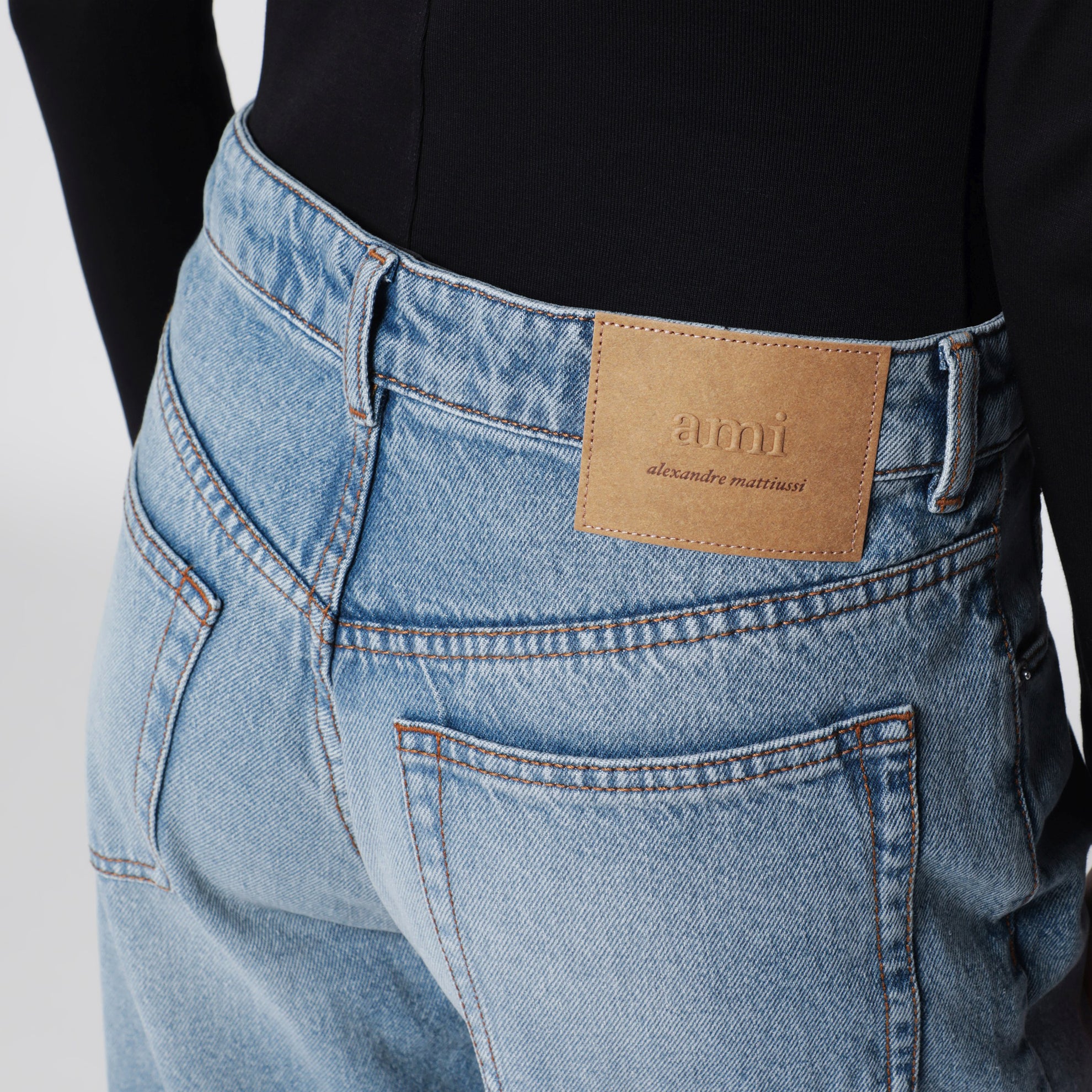 Wide-leg jeans in washed indigo denim