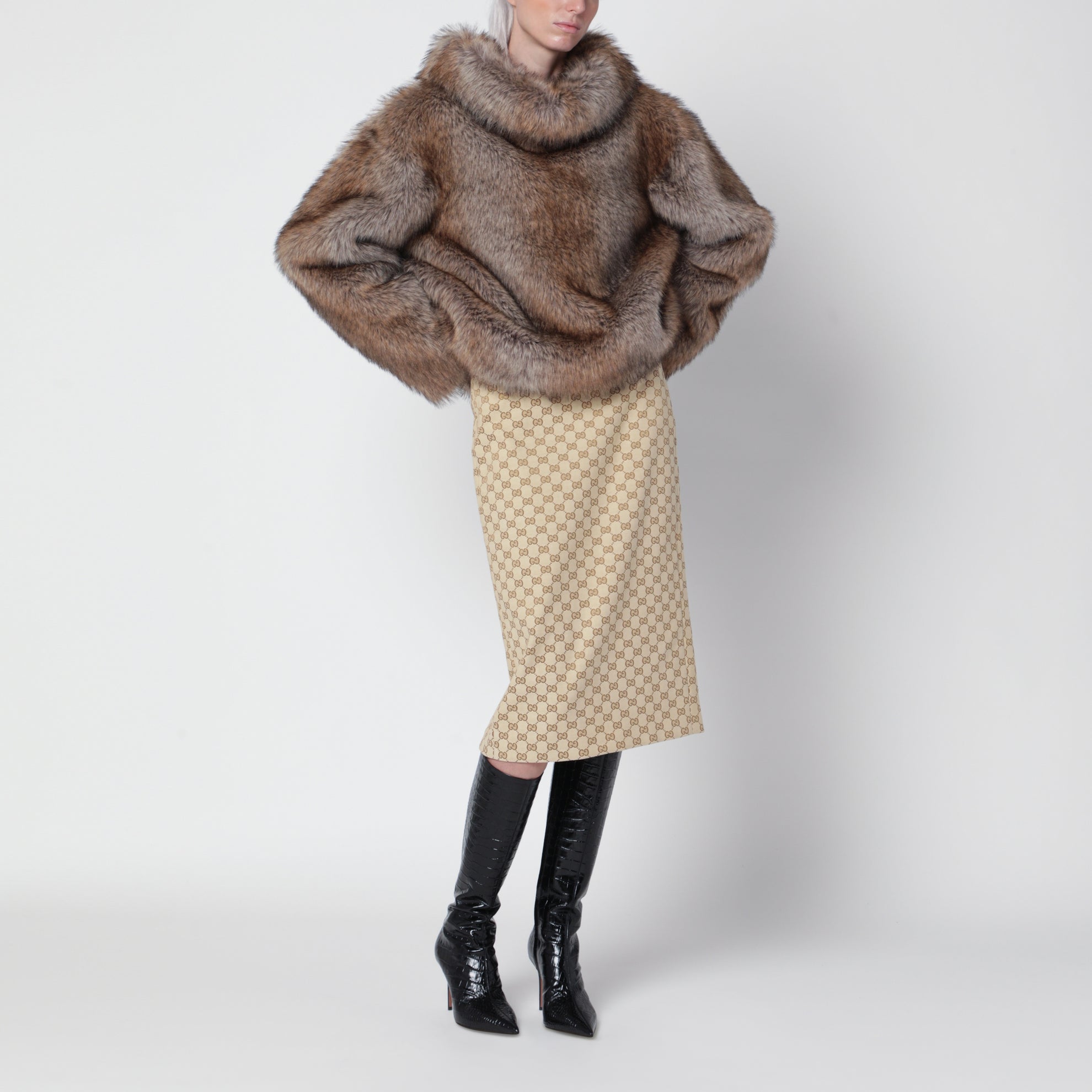 Poncho Brigitte en fausse fourrure effet loup