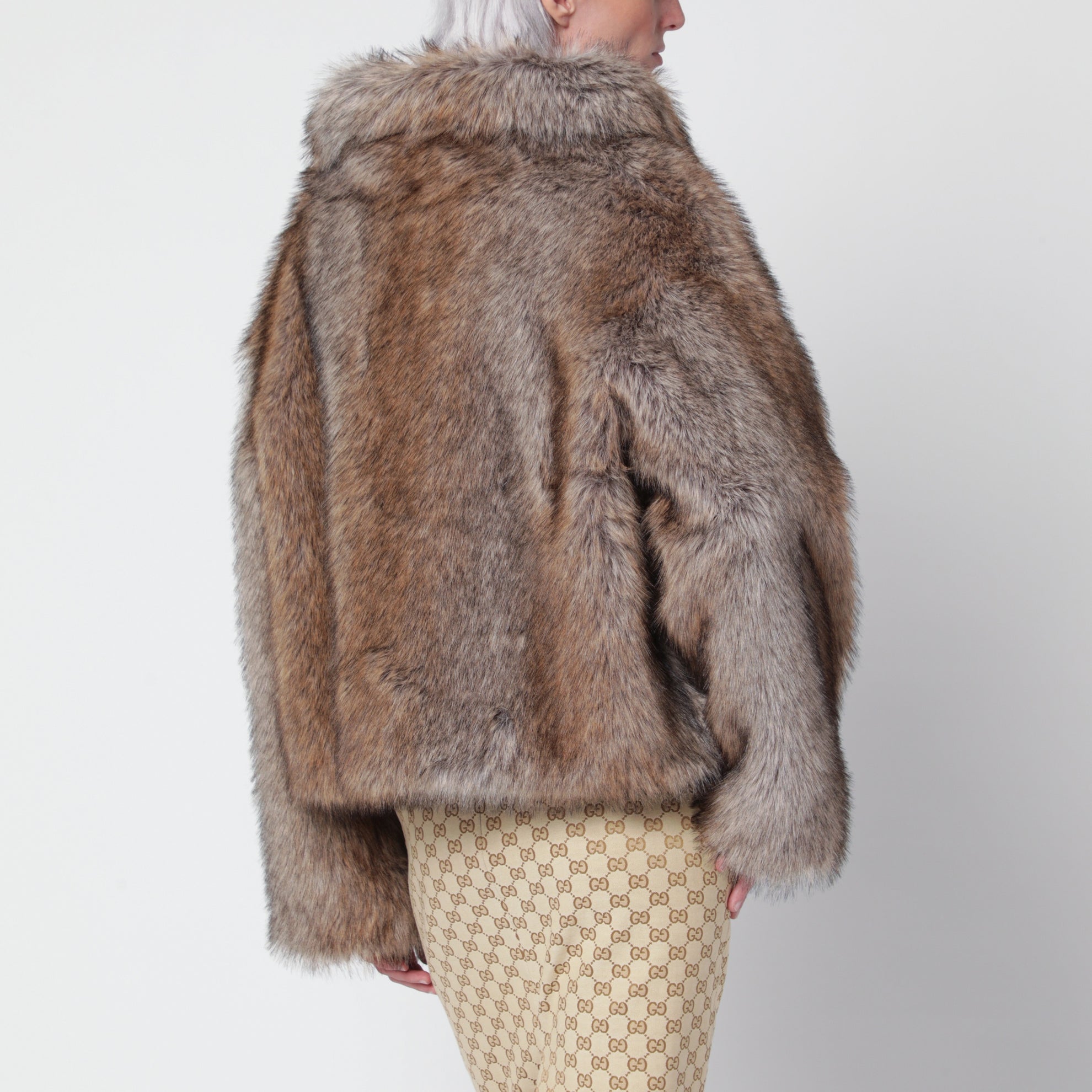 Poncho Brigitte en fausse fourrure effet loup