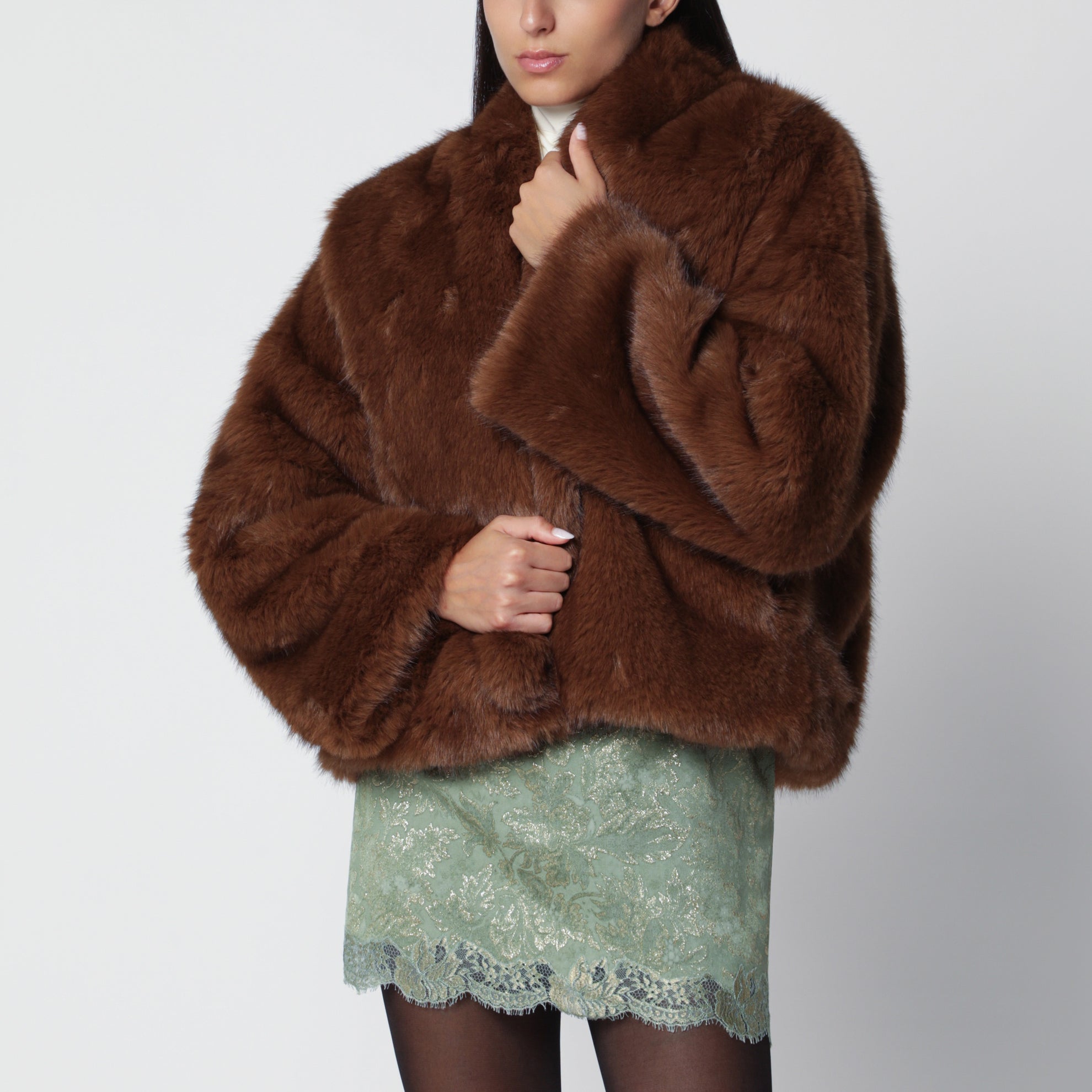 Veste courte Farrah marron en fausse fourrure
