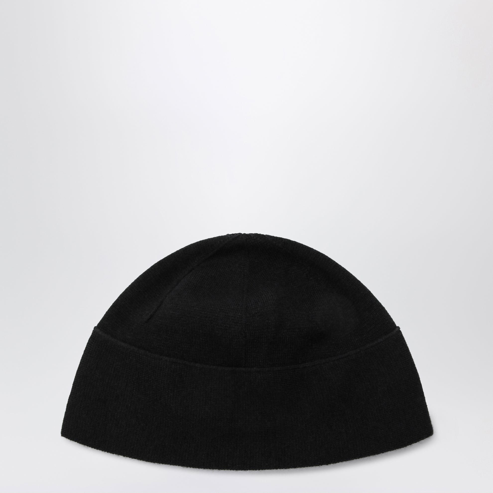 Black Petunia beanie in a cashmere blend
