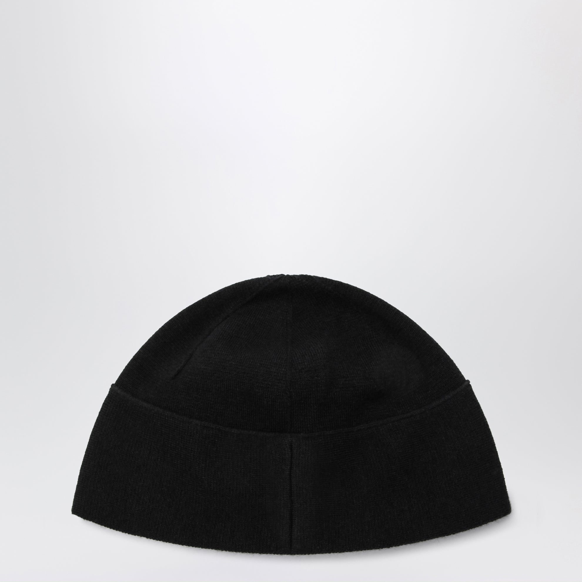 Black Petunia beanie in a cashmere blend