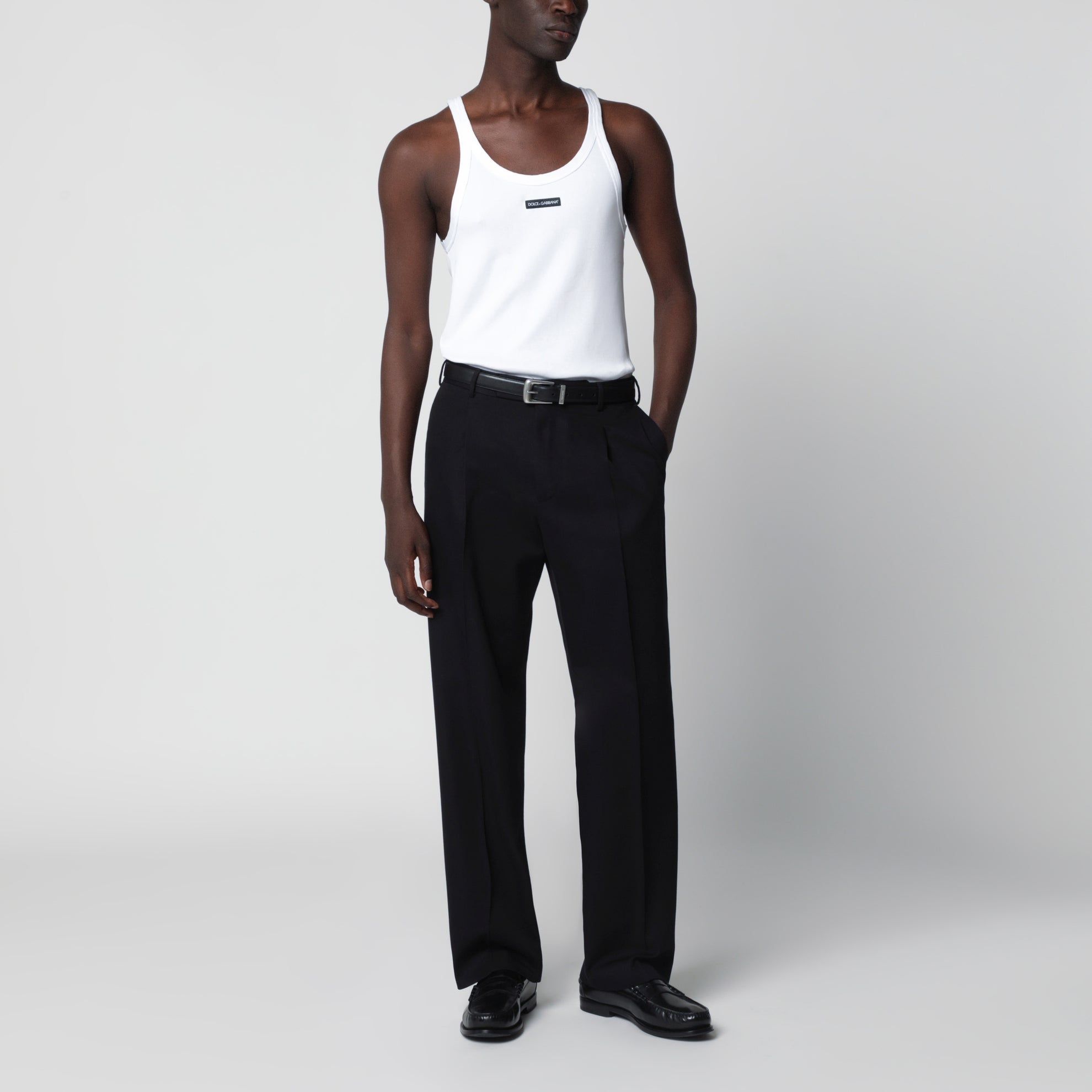 Weißes geripptes Baumwolltanktop mit Logo-Patch