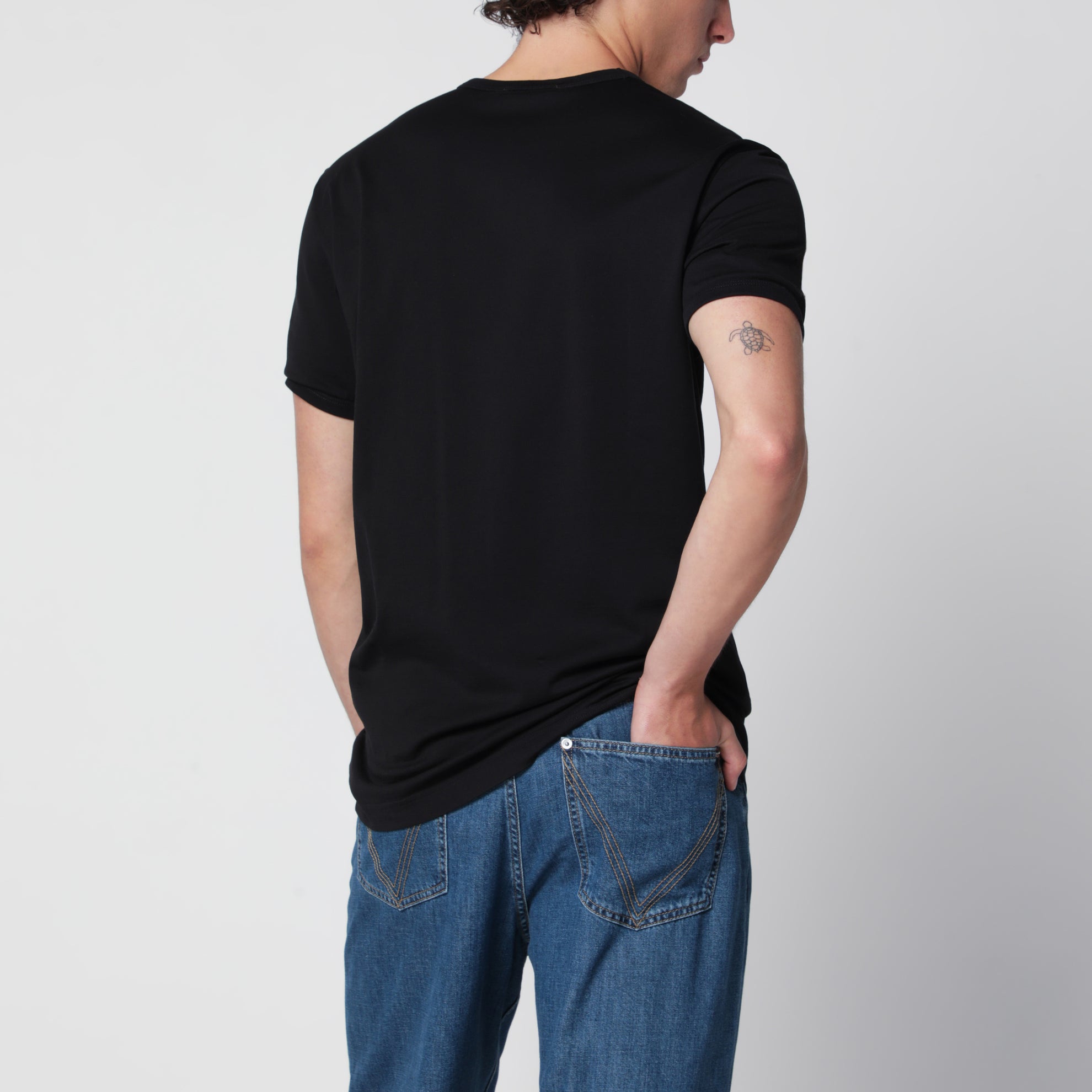 T-Shirt aus Baumwolle mit Logo-Plakette in Schwarz