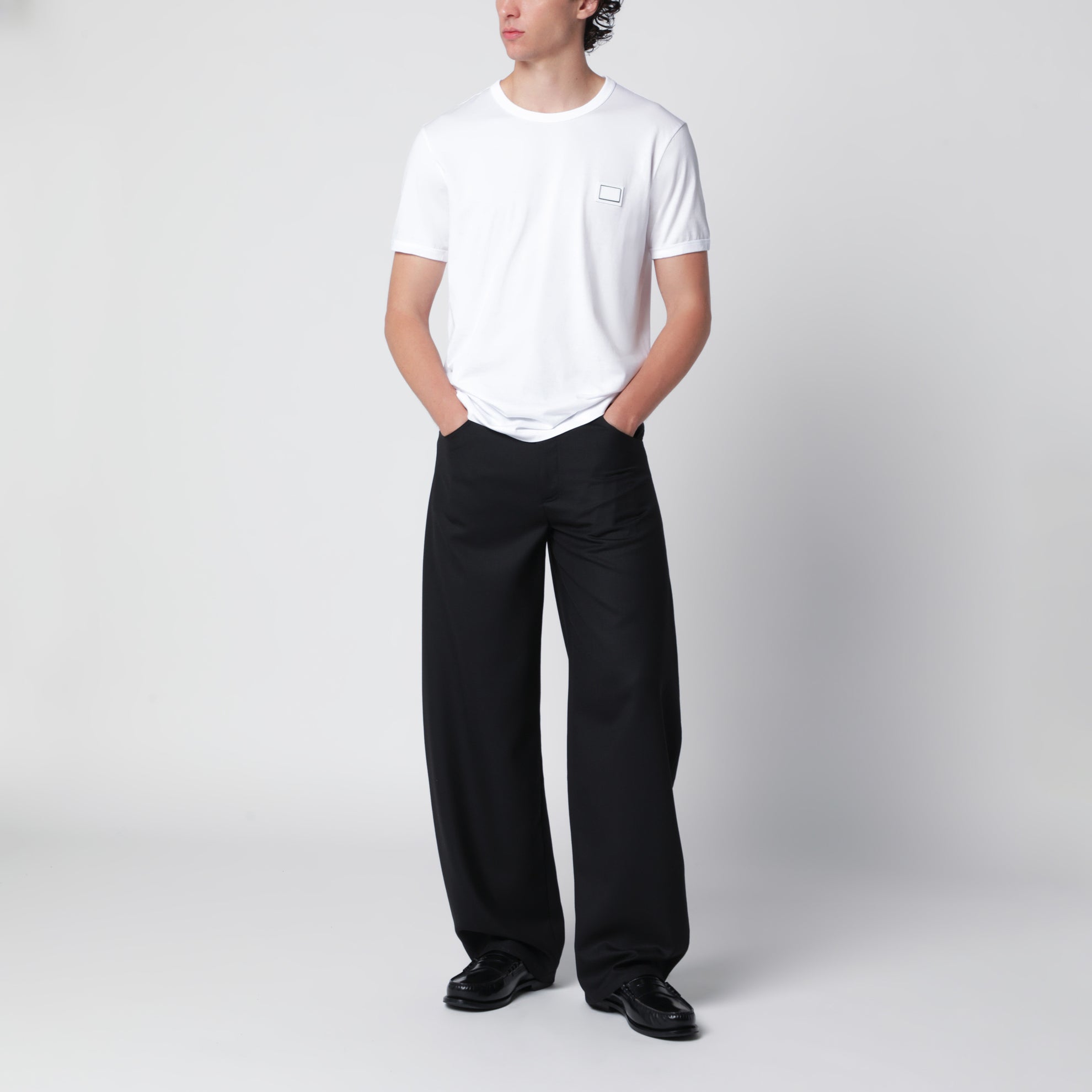 T-shirt in cotone con placca logata bianca