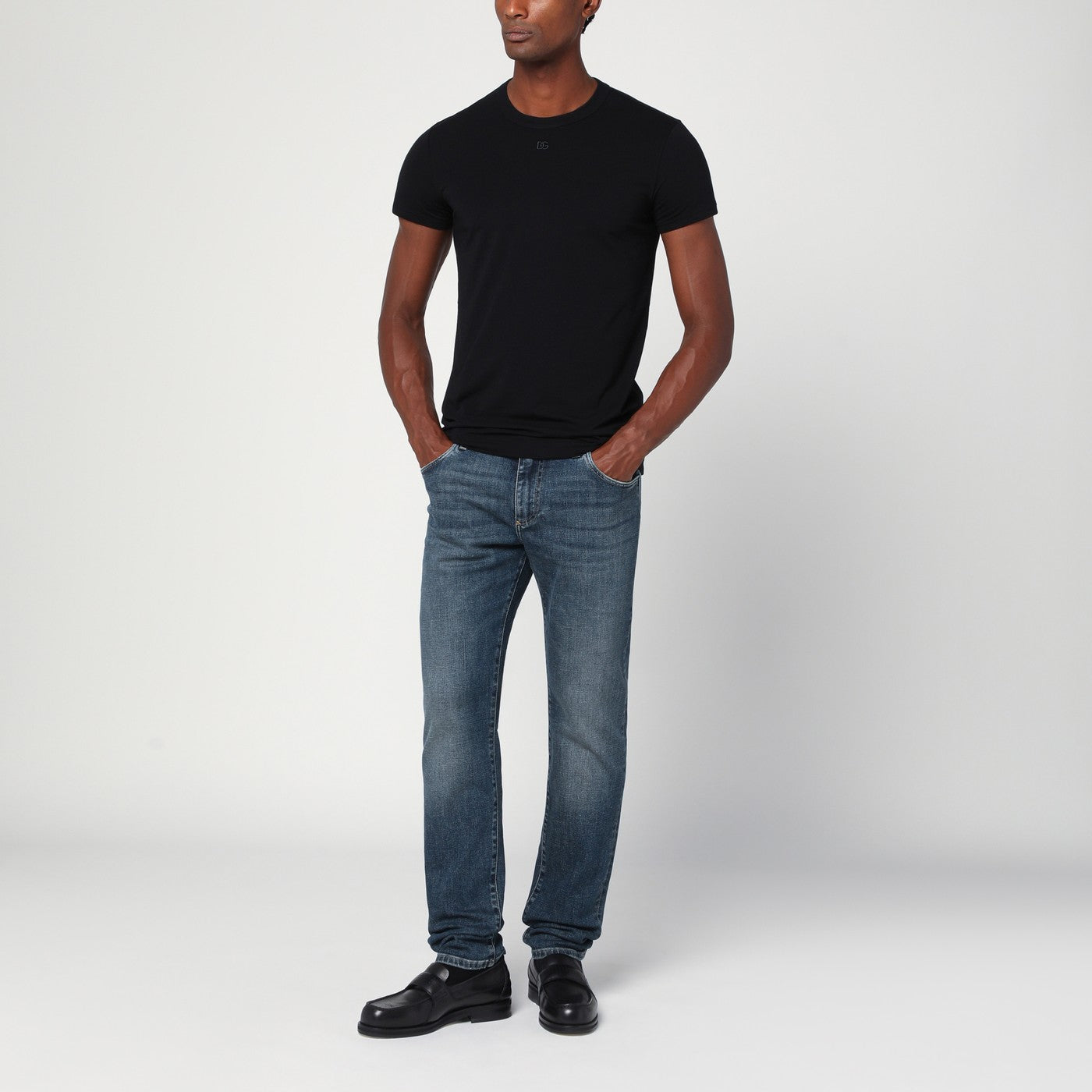 Black t-shirt with logo embroidery