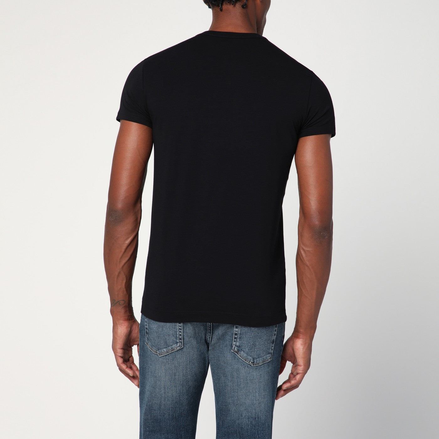Black t-shirt with logo embroidery