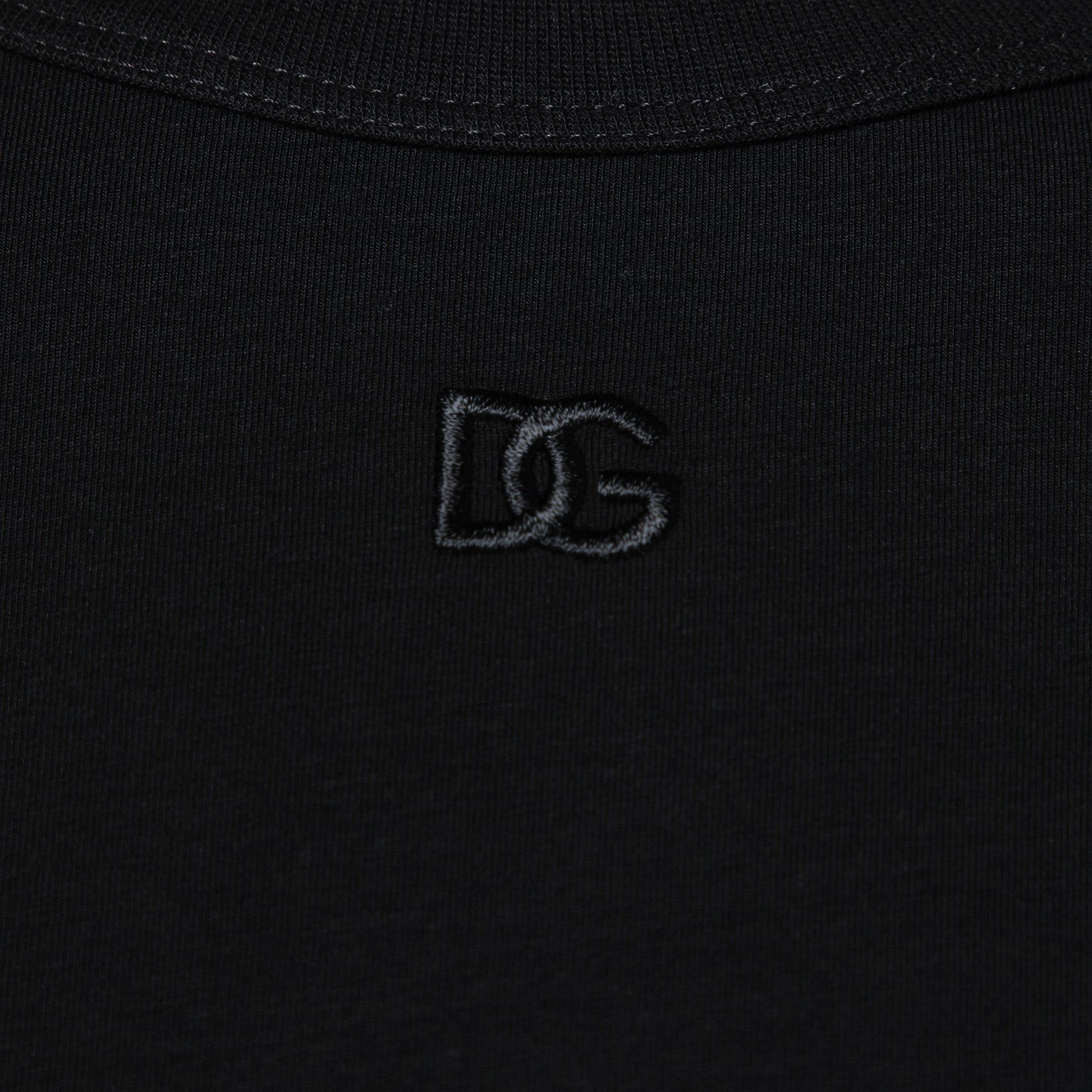 Black t-shirt with logo embroidery