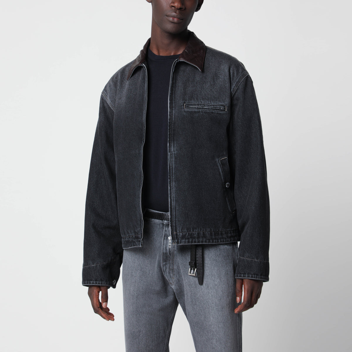 Schwarze Denimjacke mit Reißverschluss im Vintage-Look