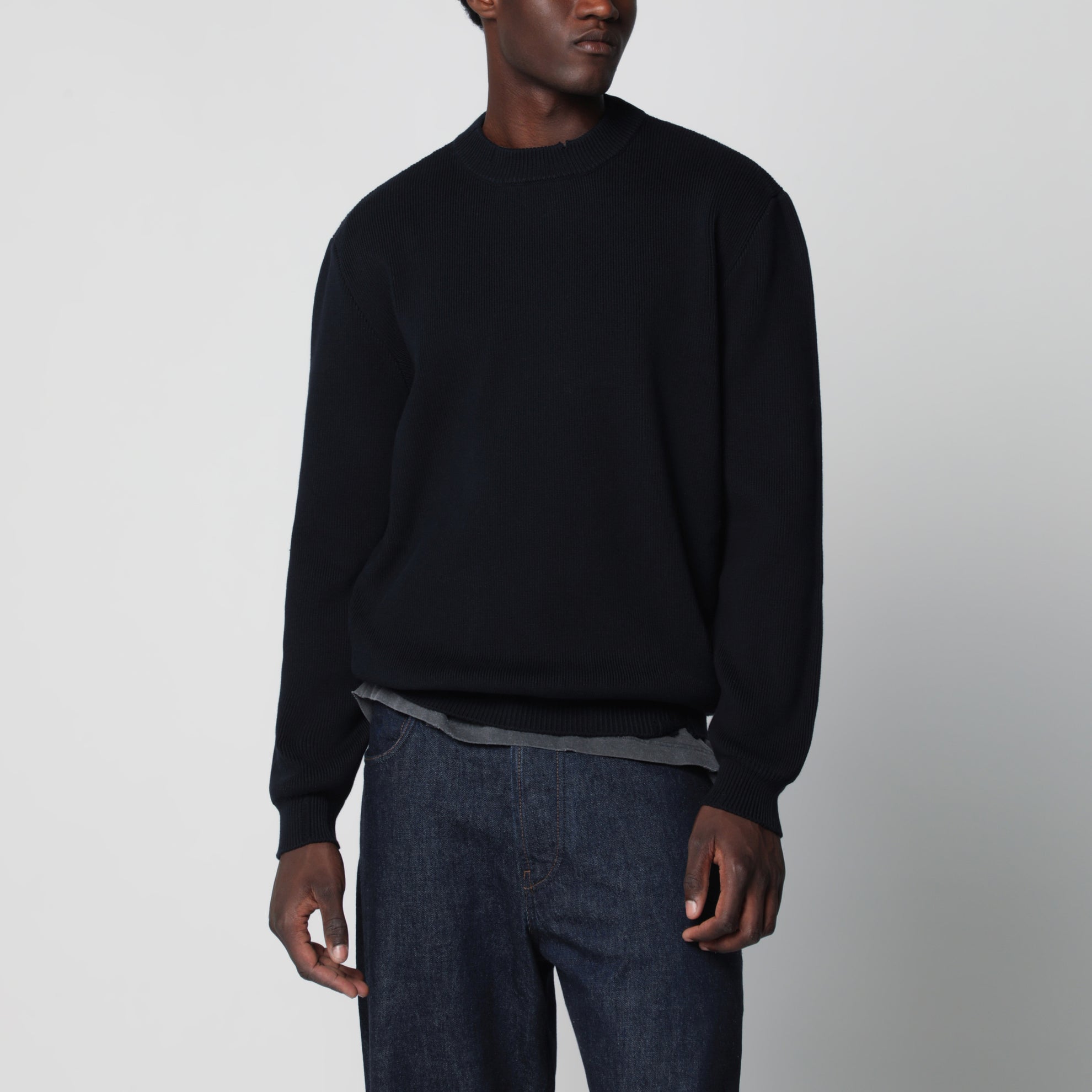 Dunkelblauer Pullover aus Baumwollmischung mit Used-Effekt