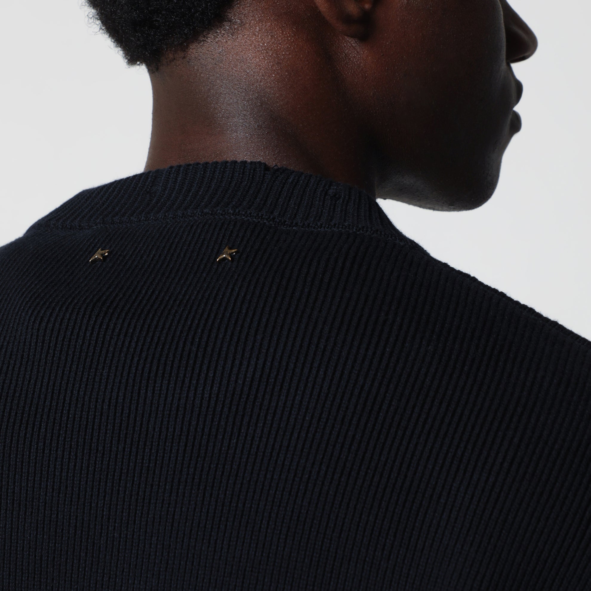 Dunkelblauer Pullover aus Baumwollmischung mit Used-Effekt