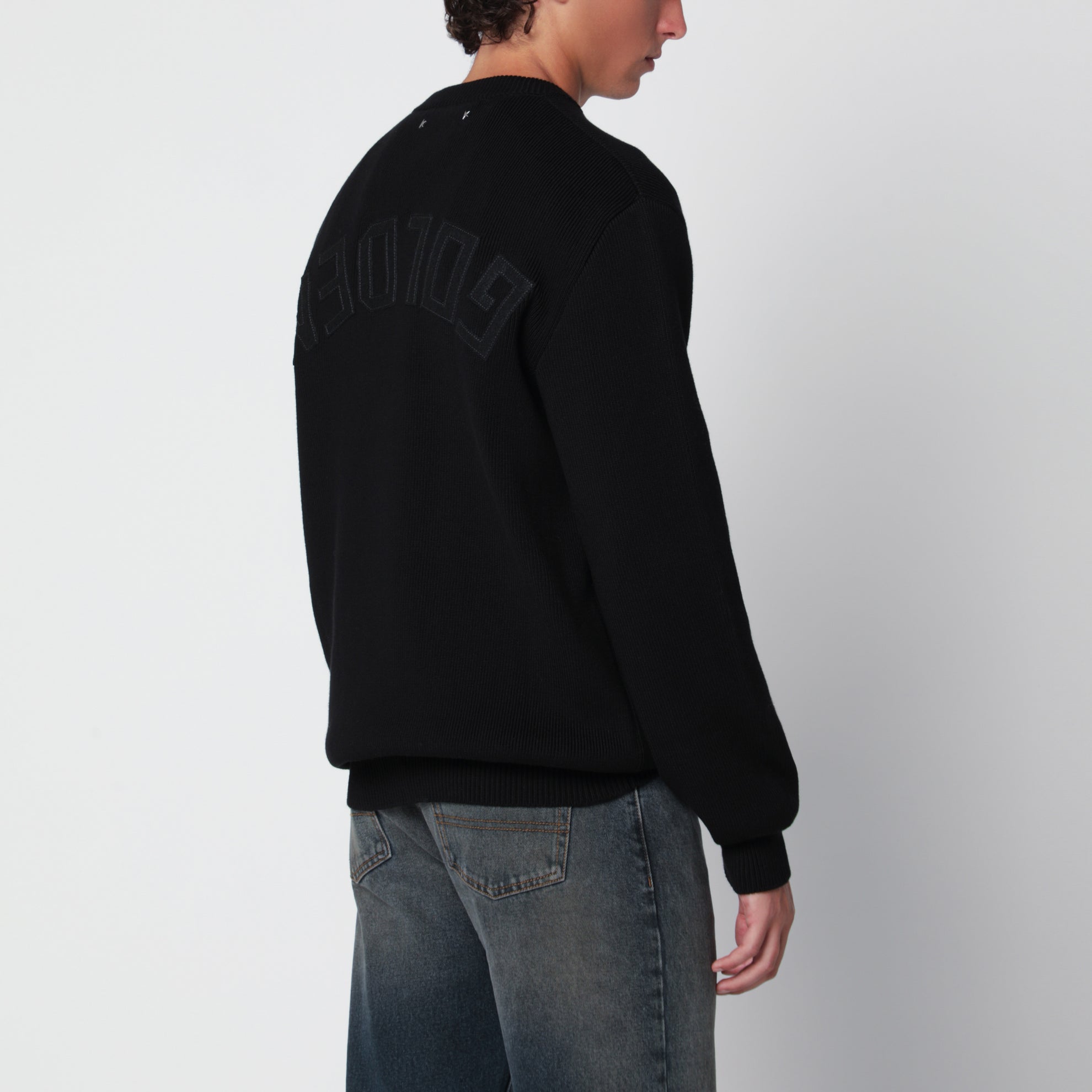 Maglione girocollo nero in cotone con scritta Golden