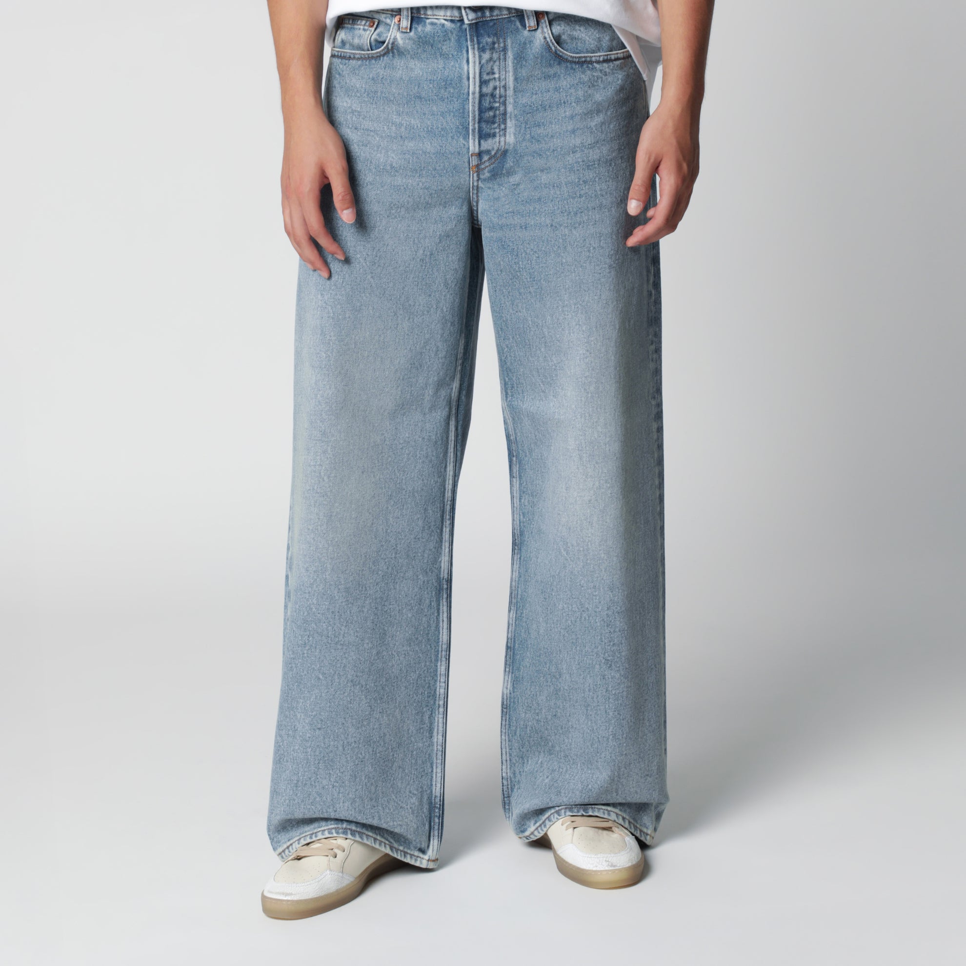 Hellblaue Jeans mit Washed-Effekt