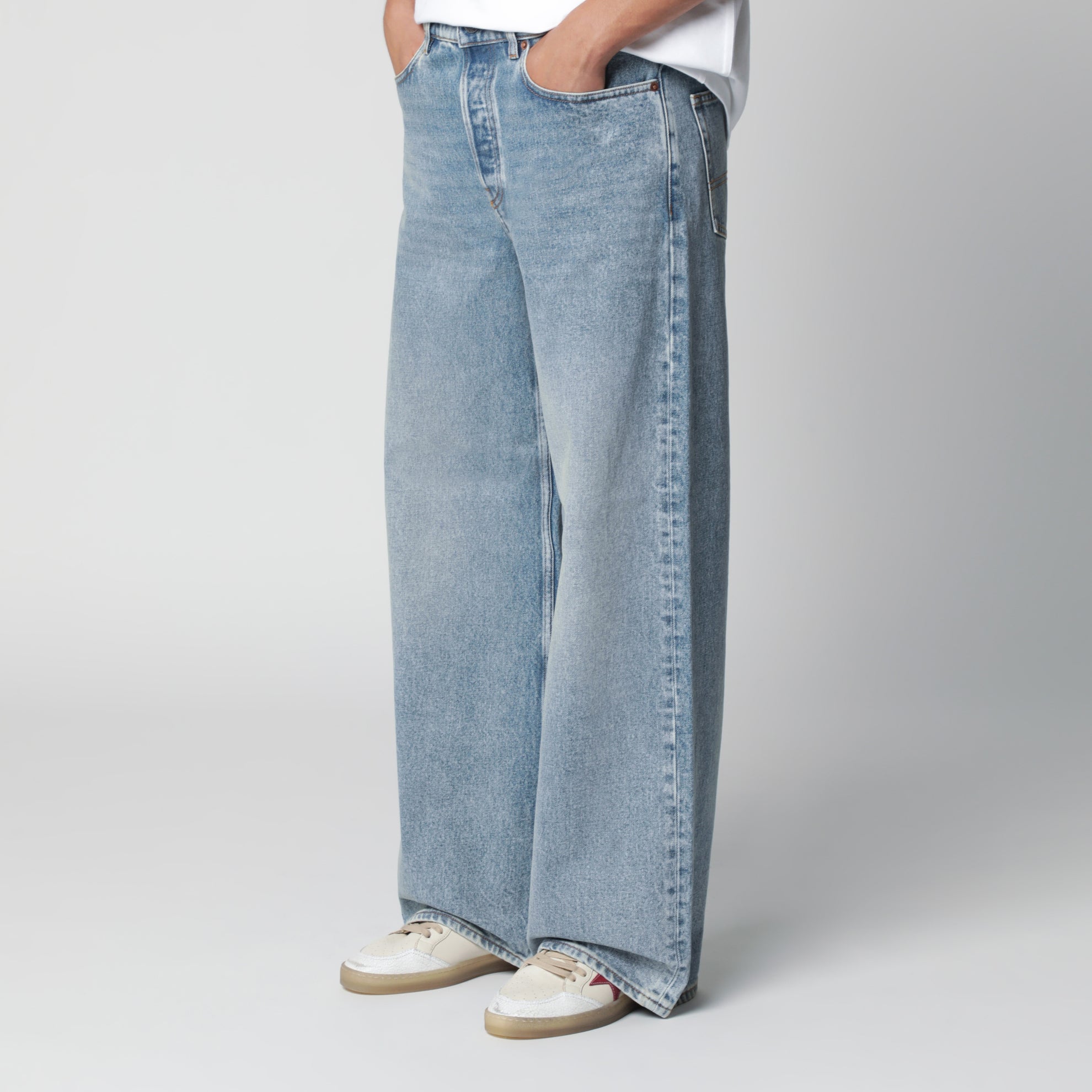 Hellblaue Jeans mit Washed-Effekt