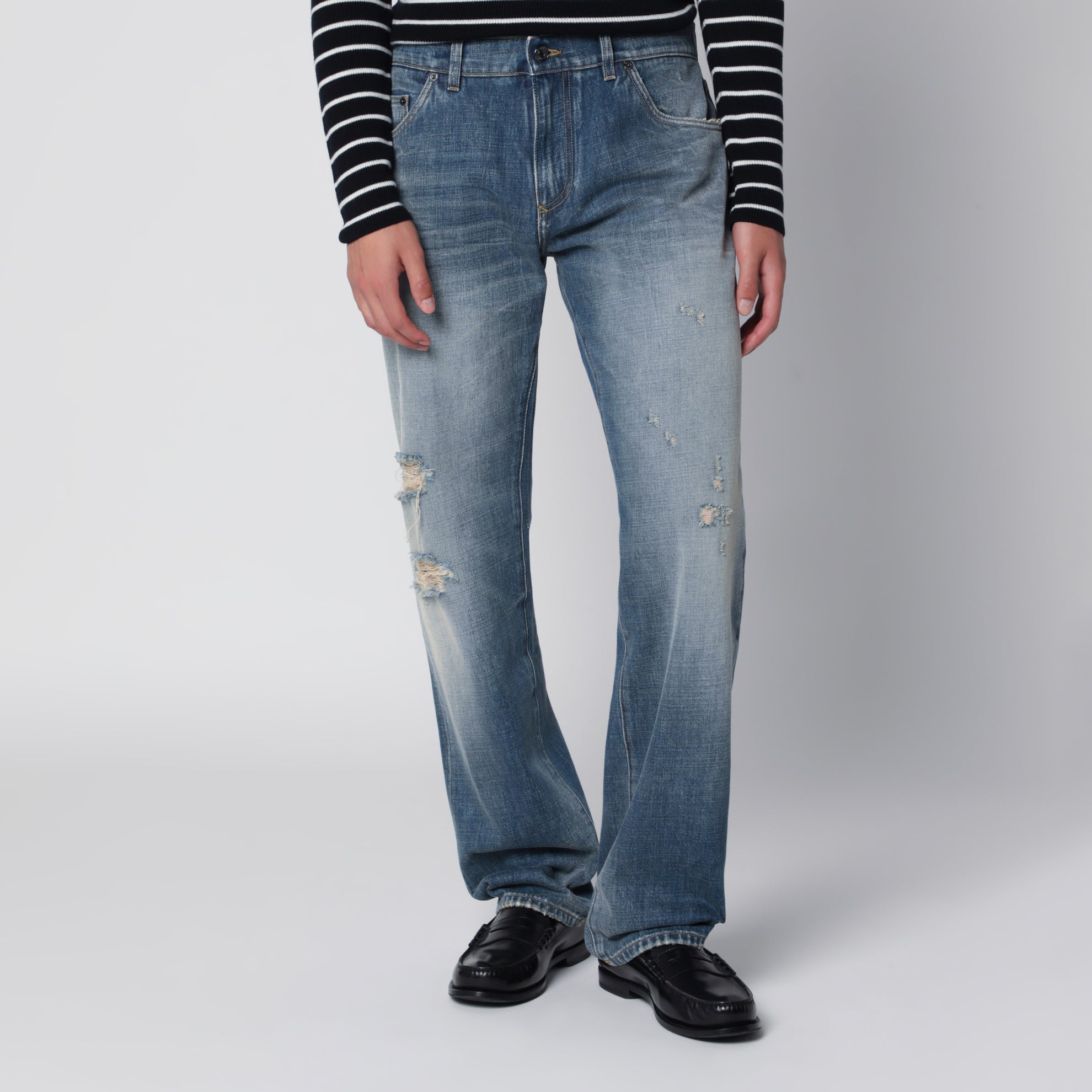 Jeans blu effetto slavato con placca logo