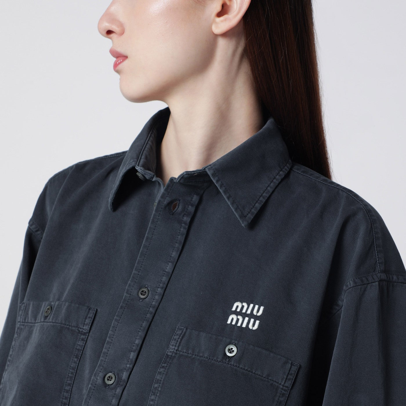 Rauchgraues Hemd aus Light Denim