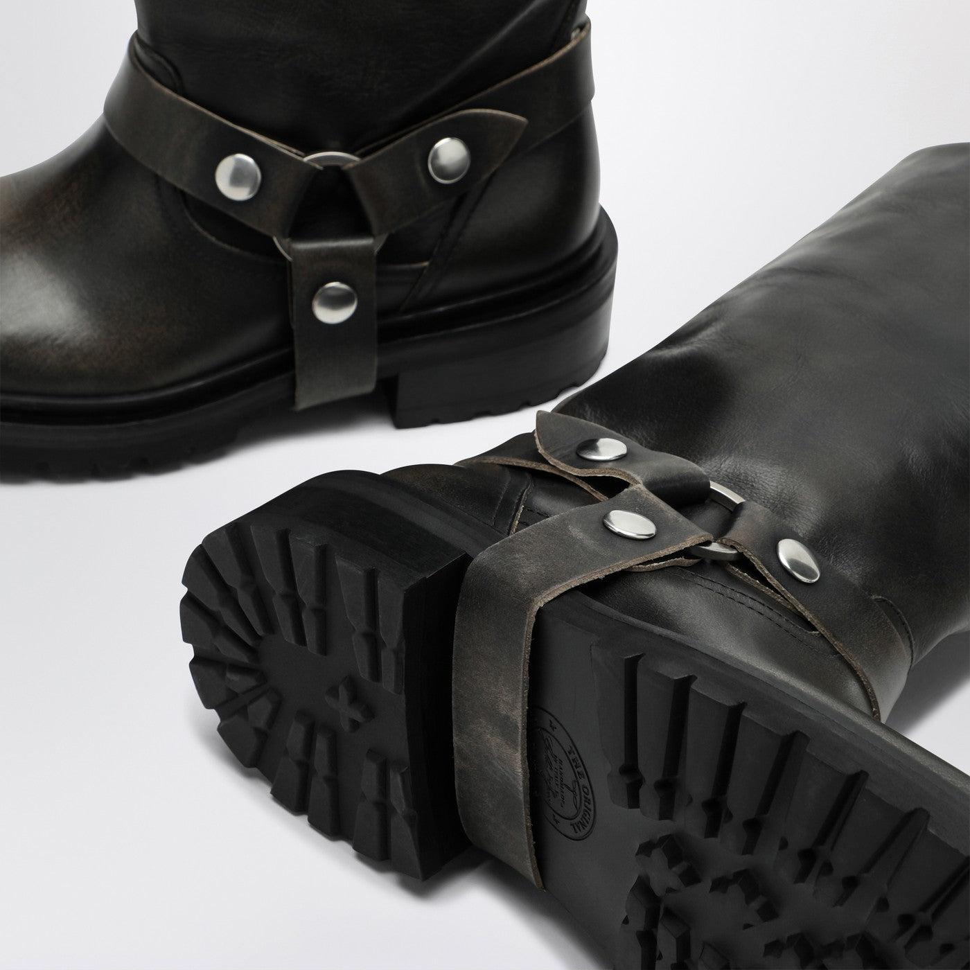Kurt boots in black leather with buckle
