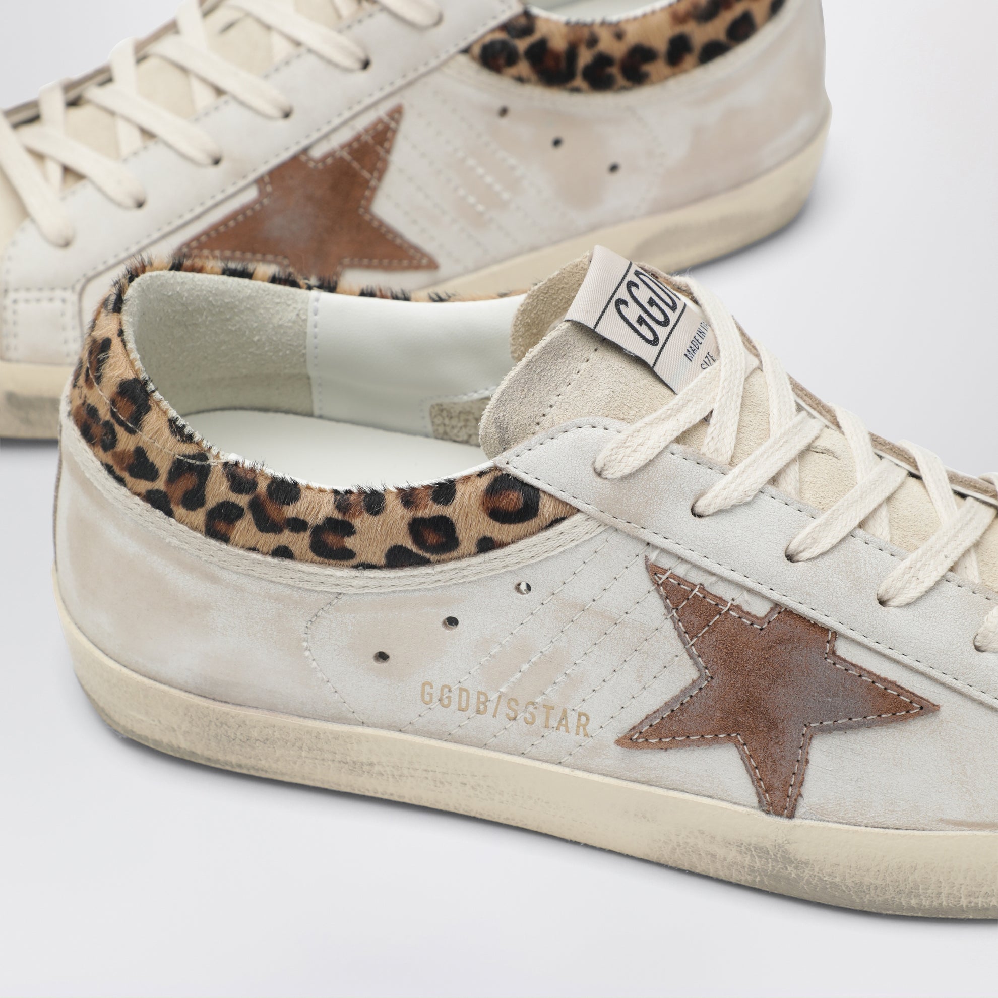 Weiße und beige Super-Star-Sneaker mit Ponyfell-Details